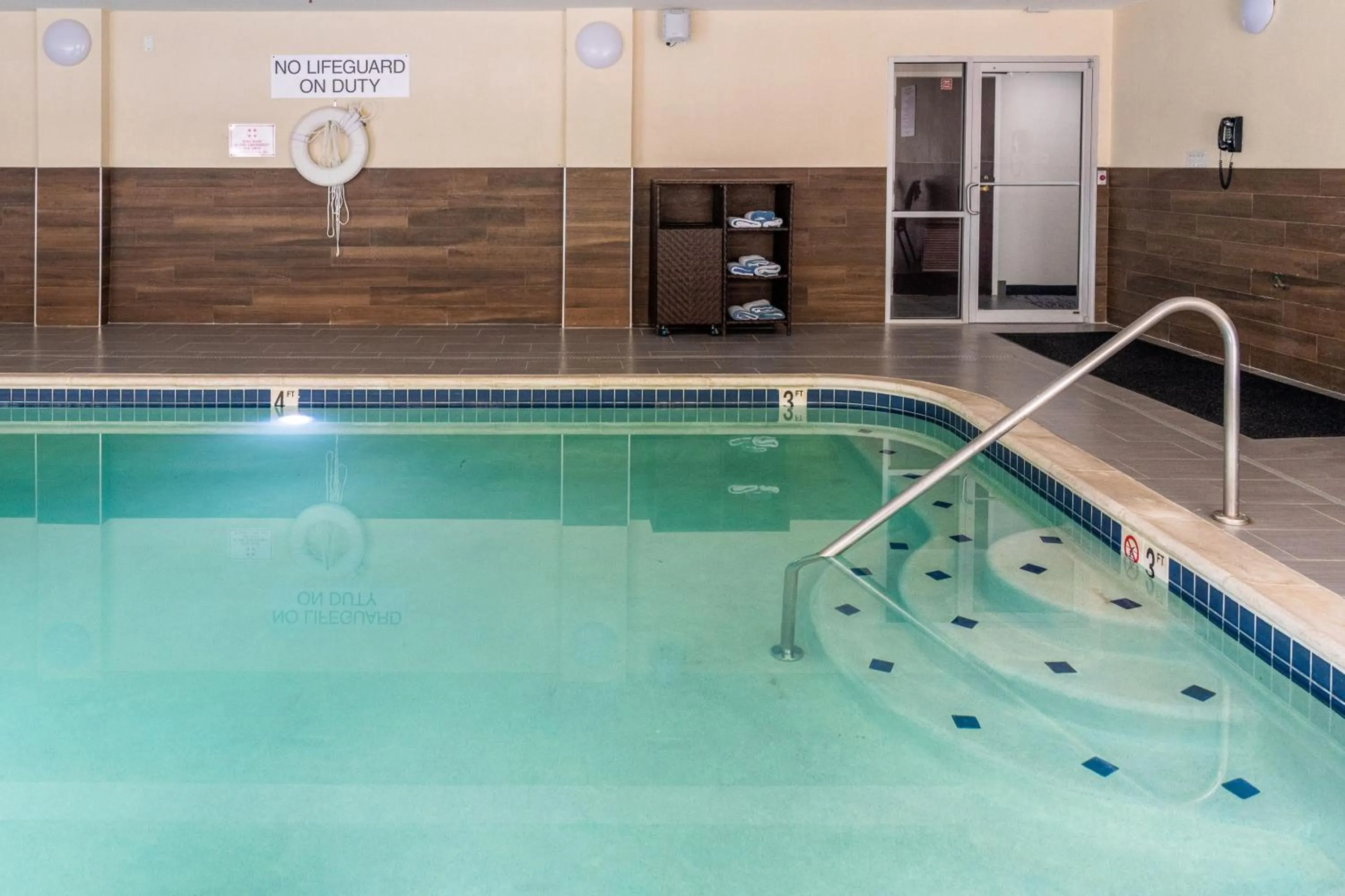 Swimming pool in Fairfield Inn & Suites Beaumont