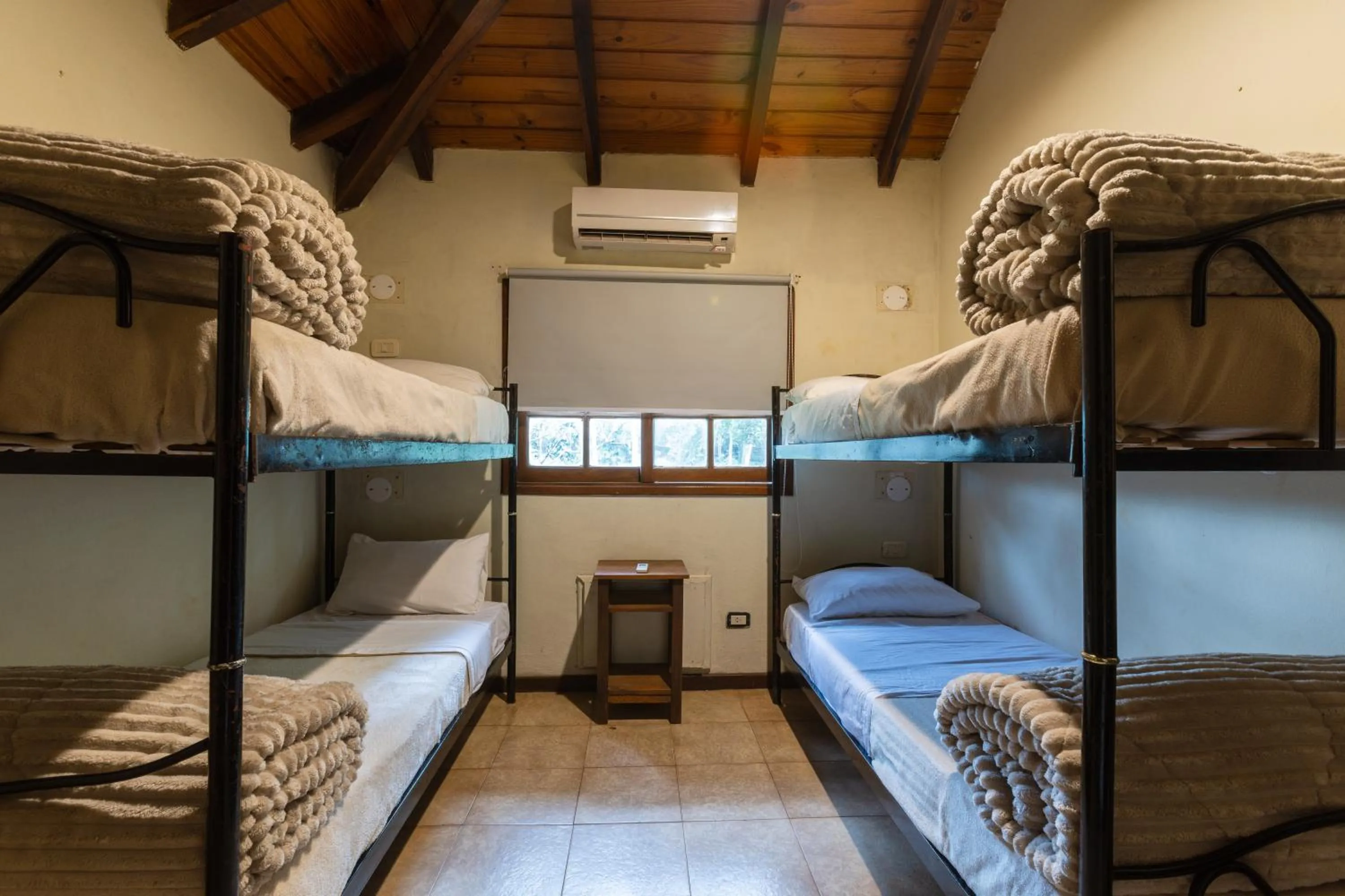 Photo of the whole room, Bed in Beer Hotel Iguazú