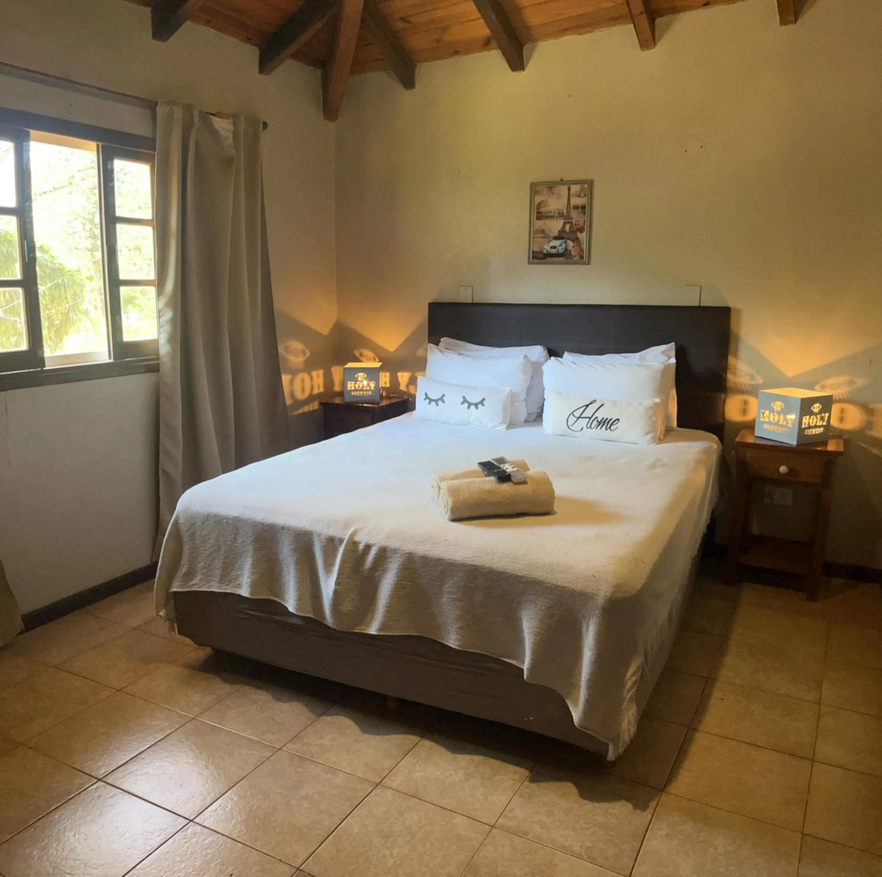 Bed in Beer Hotel Iguazú