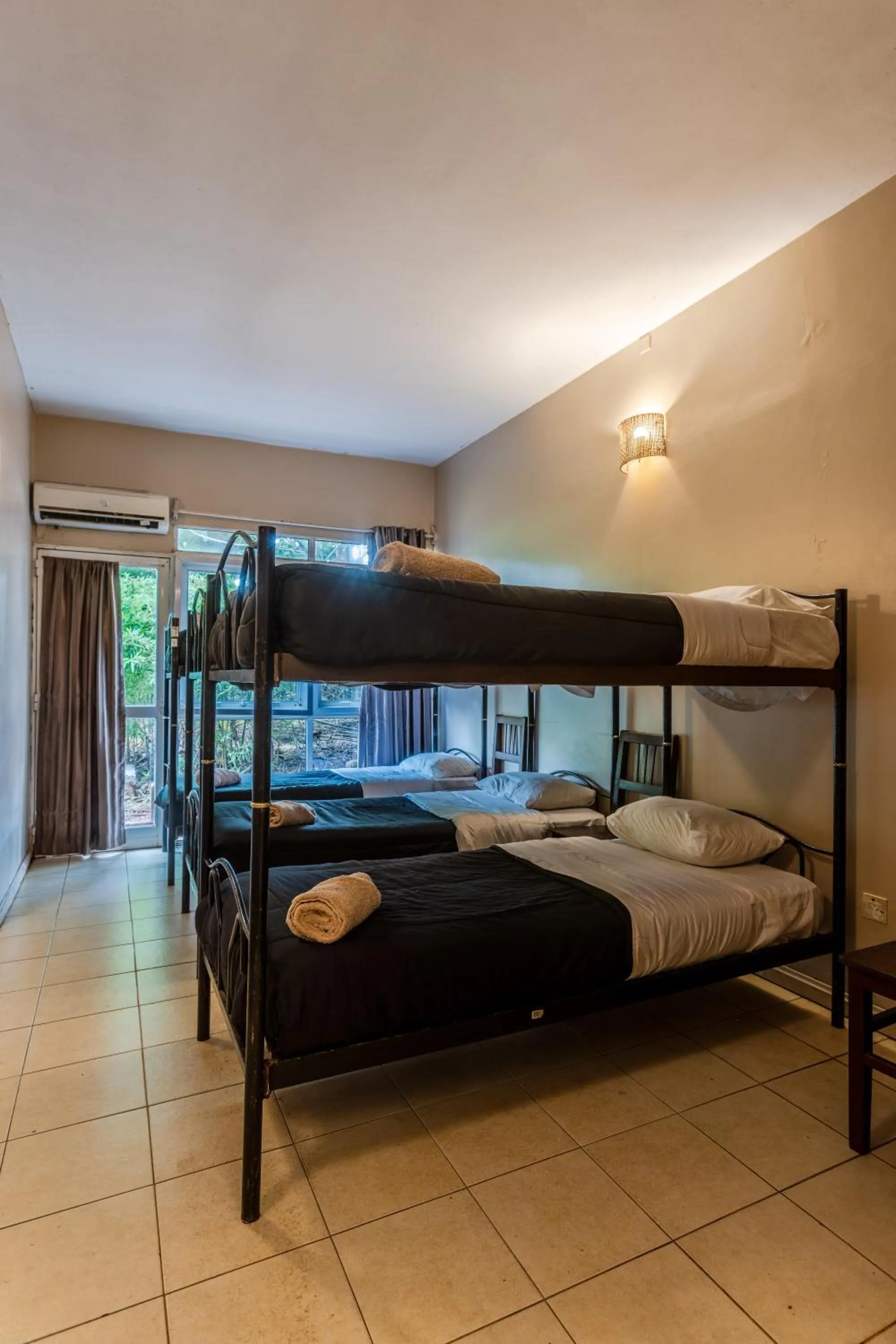 Photo of the whole room, Bed in Beer Hotel Iguazú