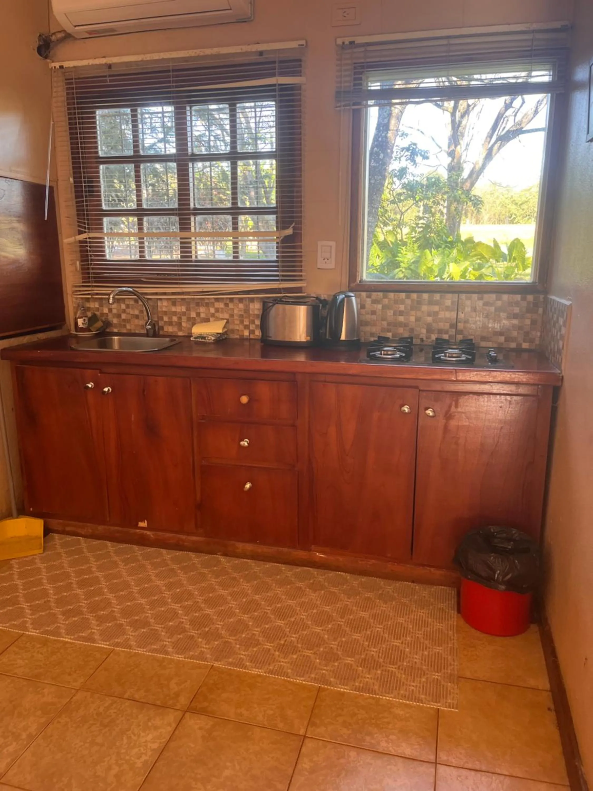 Kitchen or kitchenette in Beer Hotel Iguazú