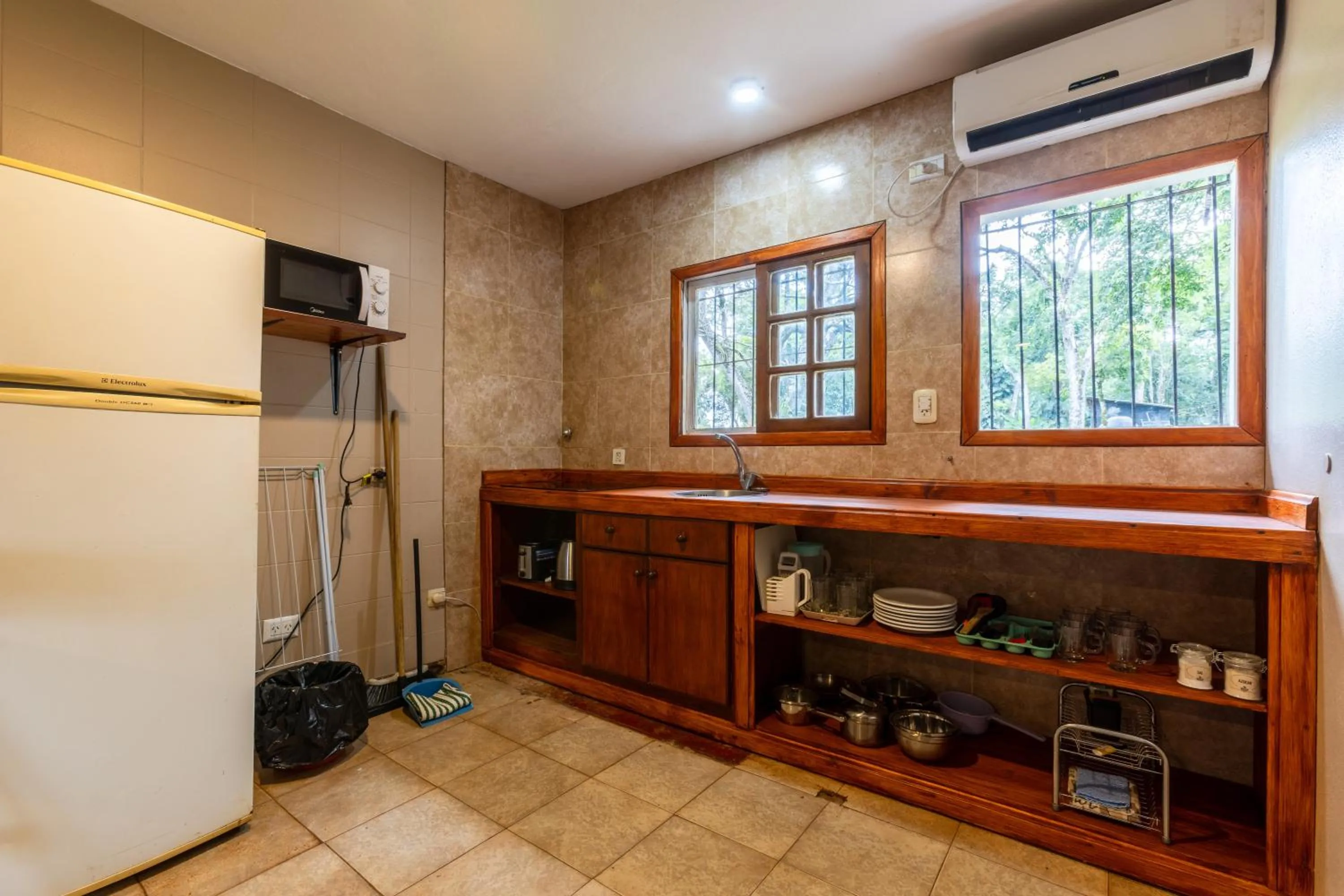 Kitchen or kitchenette in Beer Hotel Iguazú