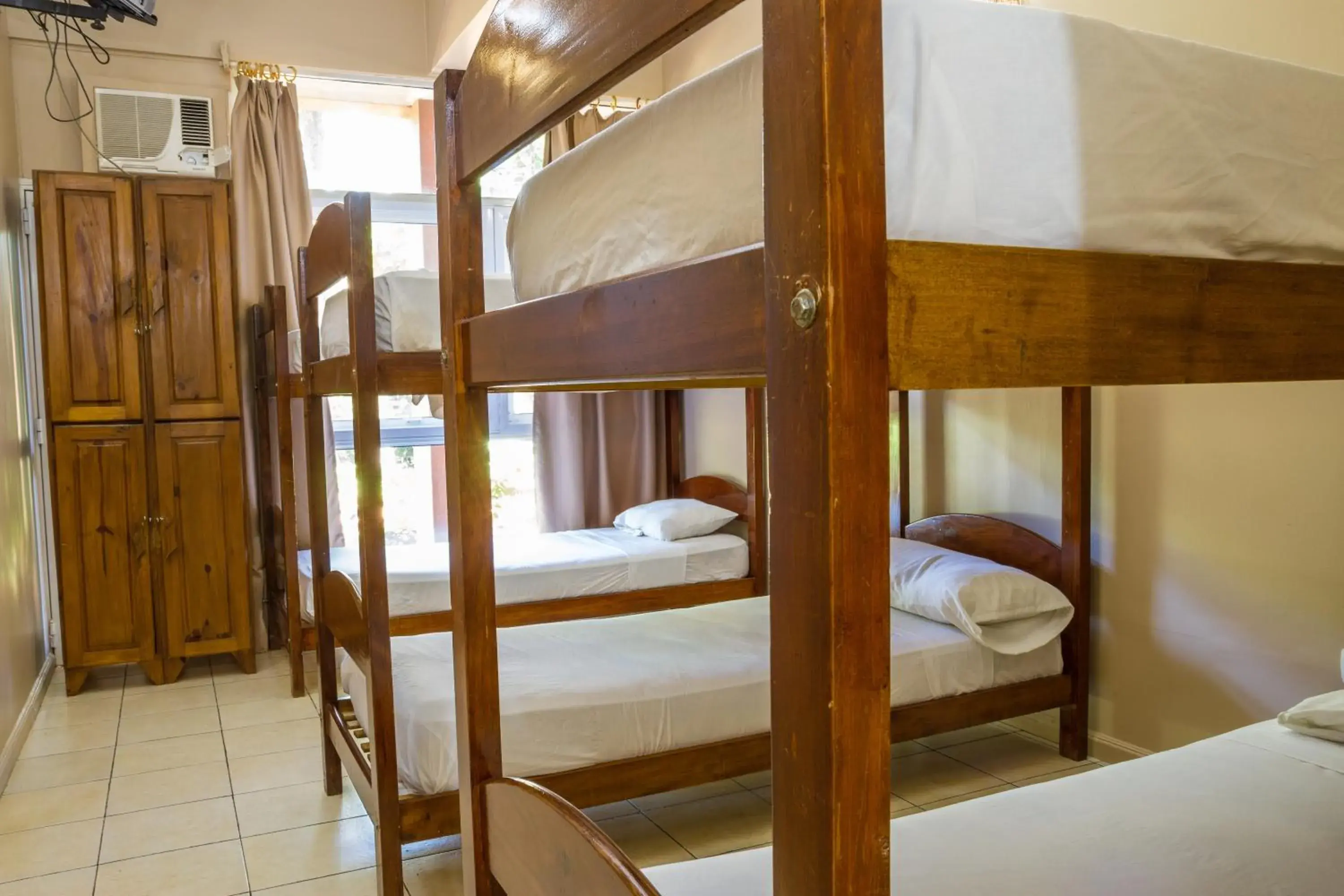 Bed in 4-Bed Female Dormitory Room in Beer Hotel Iguazú Bed in 4-Bed Female Dormitory Room in Beer Hotel Iguazú