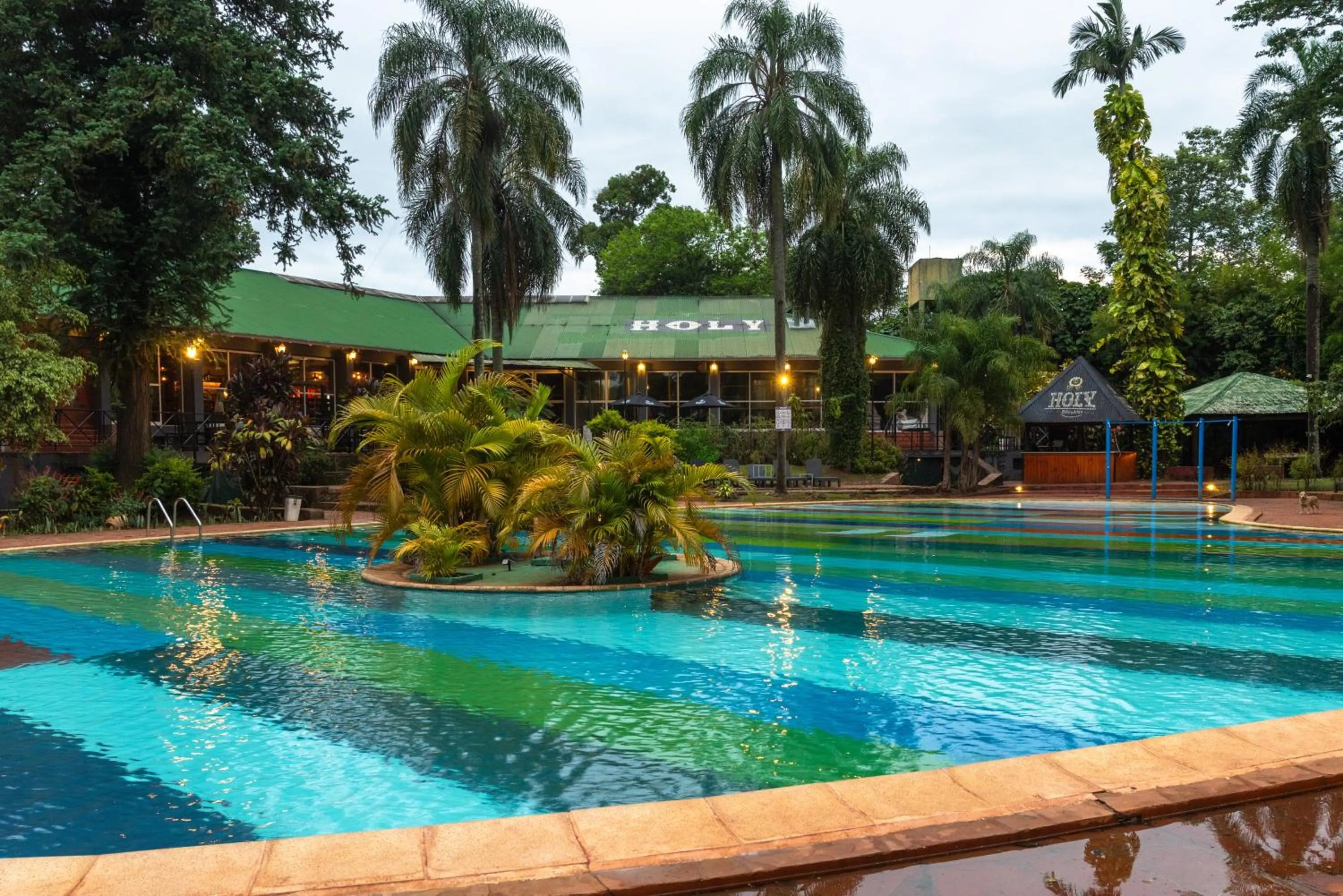 Swimming pool in Beer Hotel Iguazú