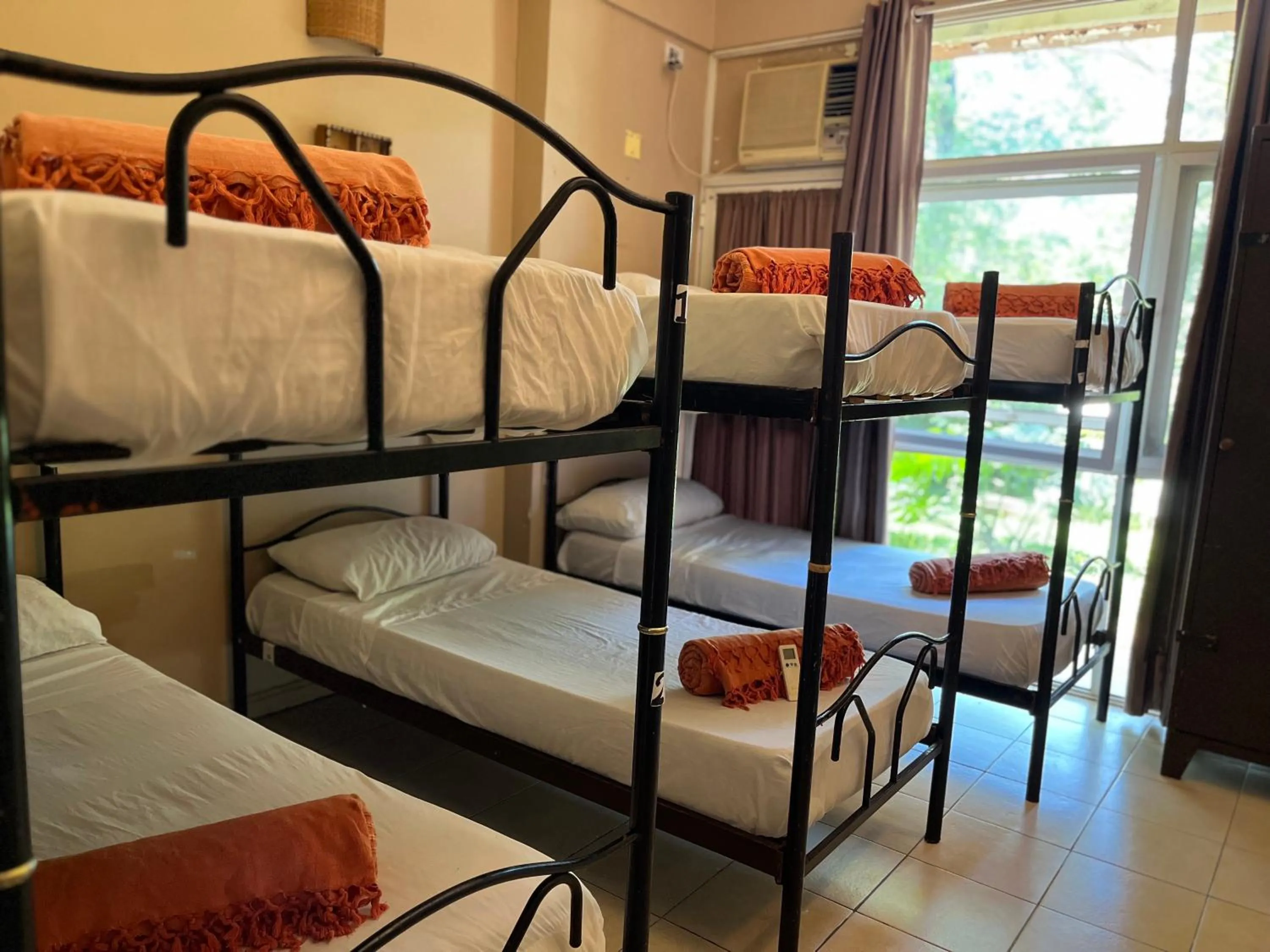 Photo of the whole room, Bed in Beer Hotel Iguazú