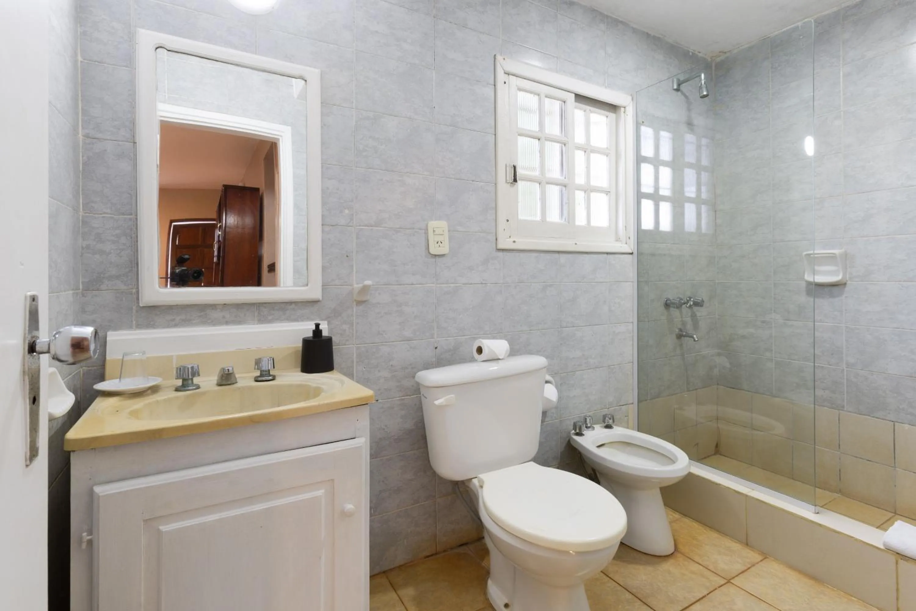 Shower in Beer Hotel Iguazú