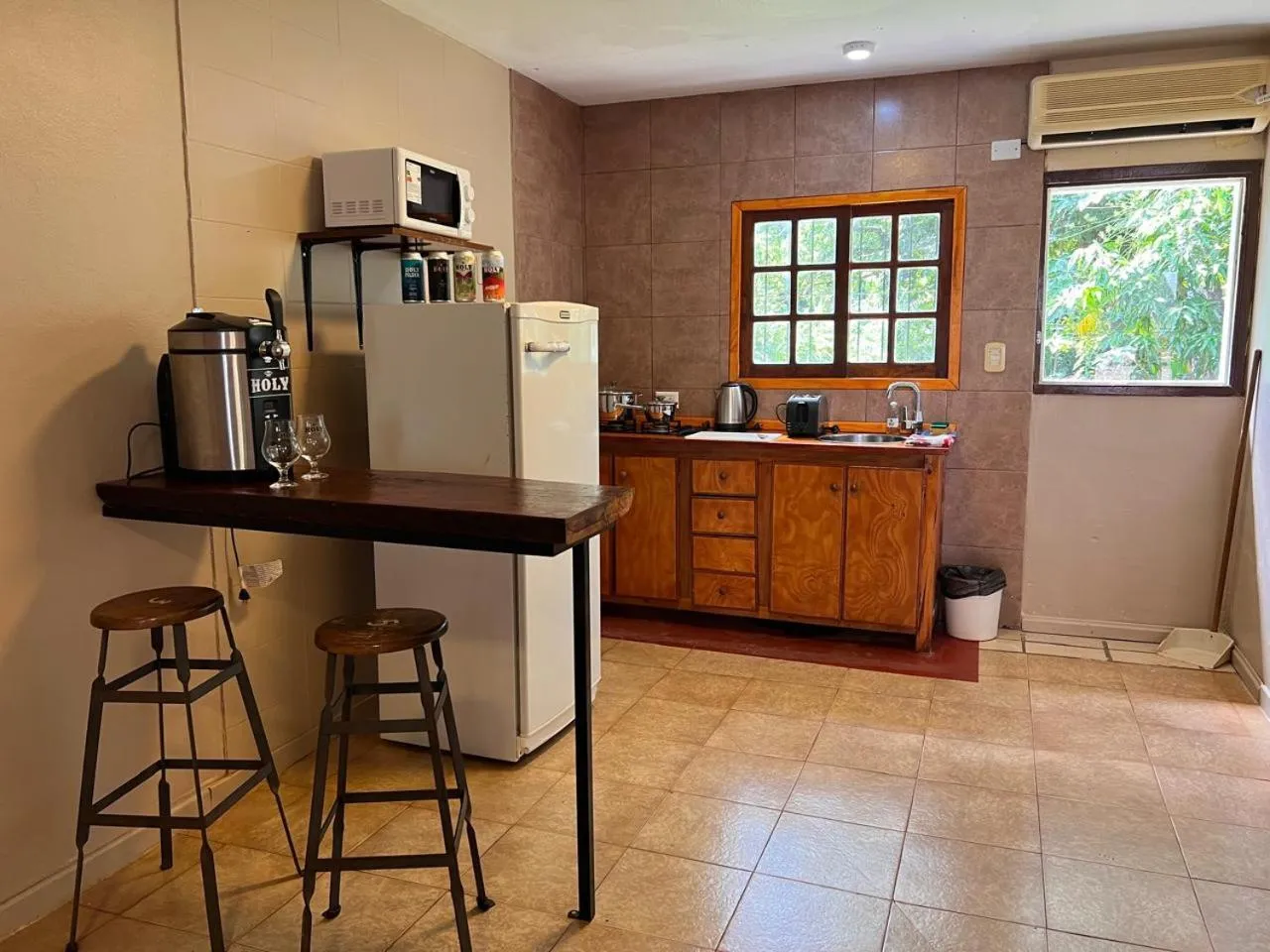 Kitchen or kitchenette in Beer Hotel Iguazú