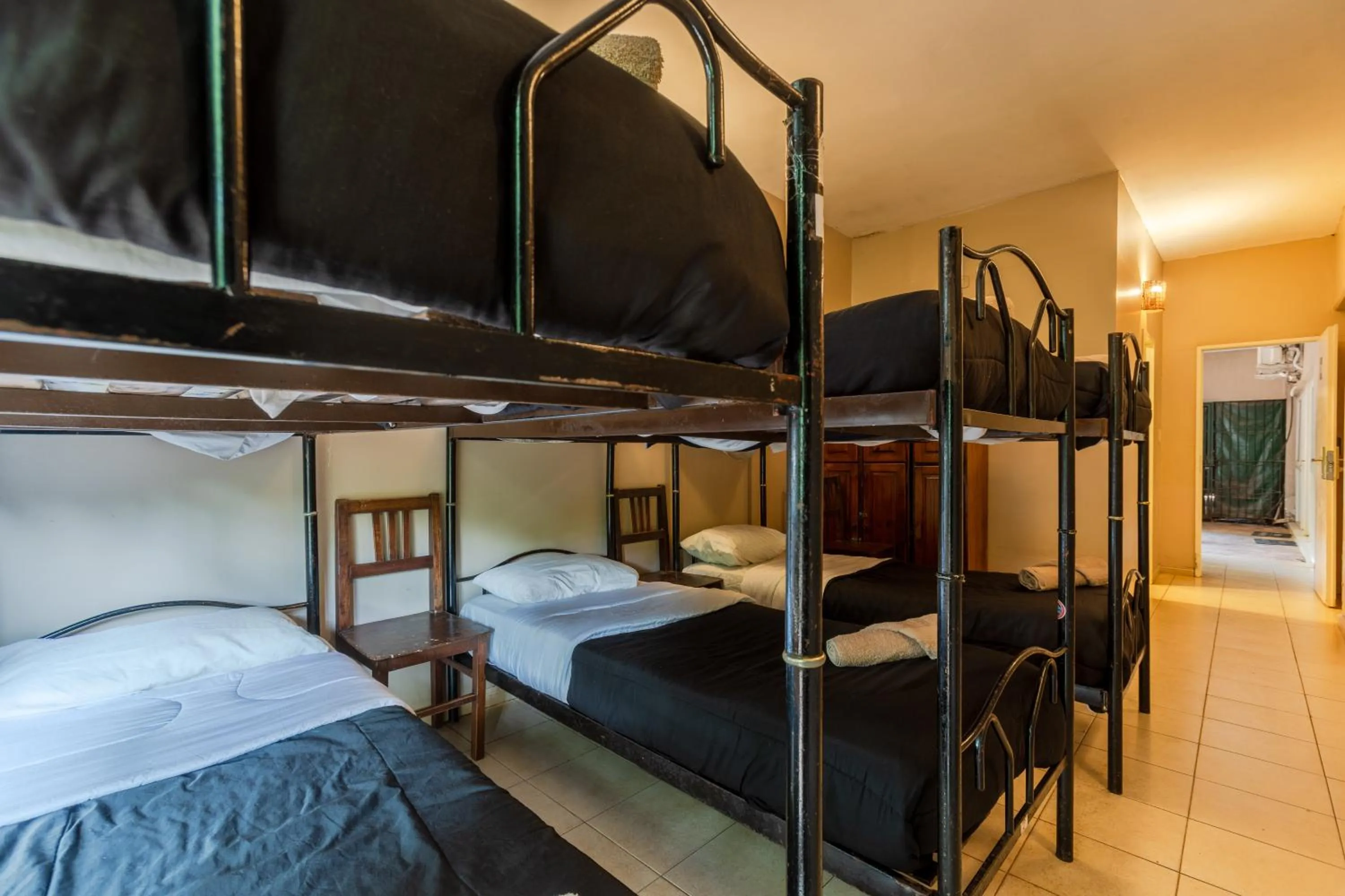 Photo of the whole room, Bed in Beer Hotel Iguazú