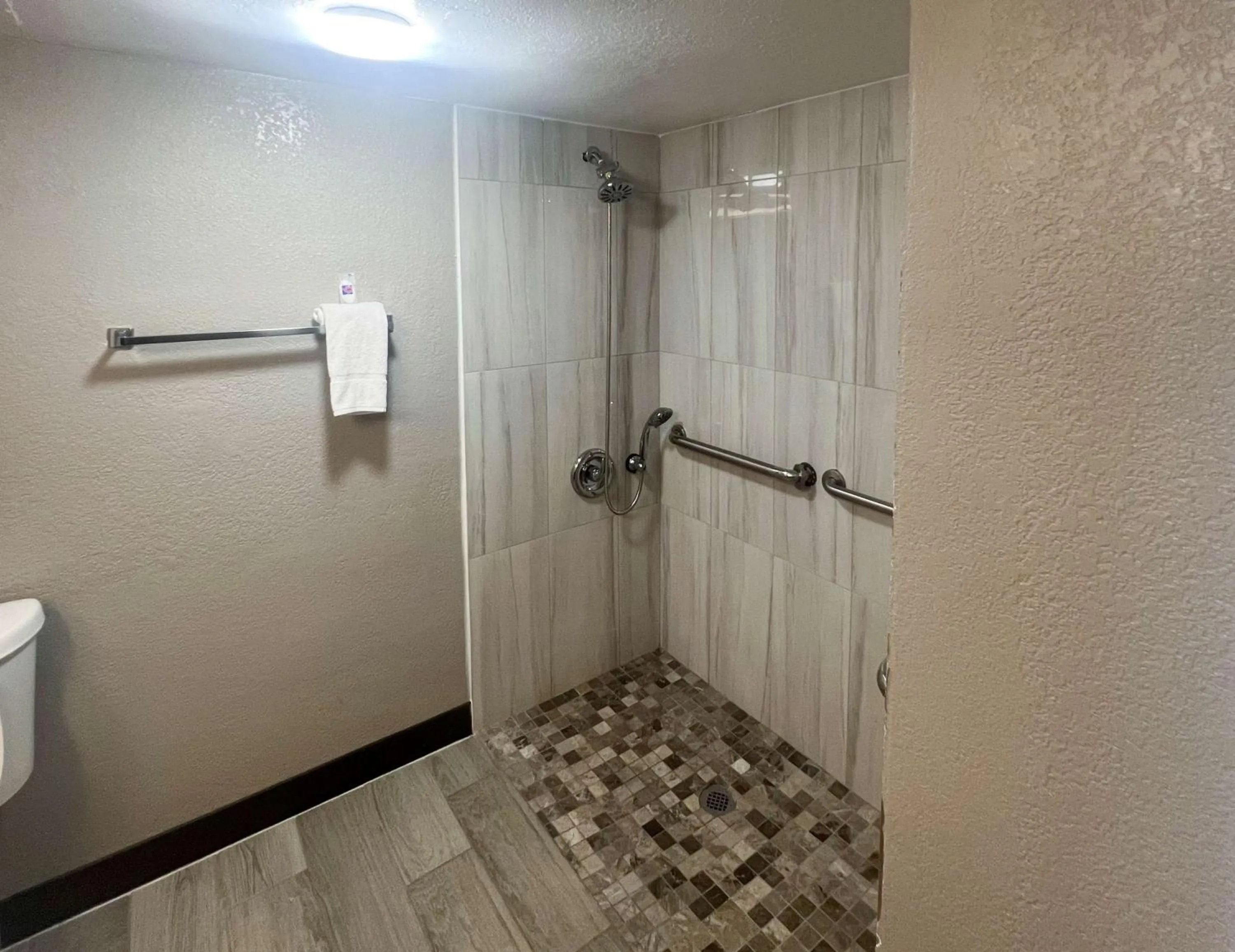 Bedroom in Motel 6 Glendale Phoenix