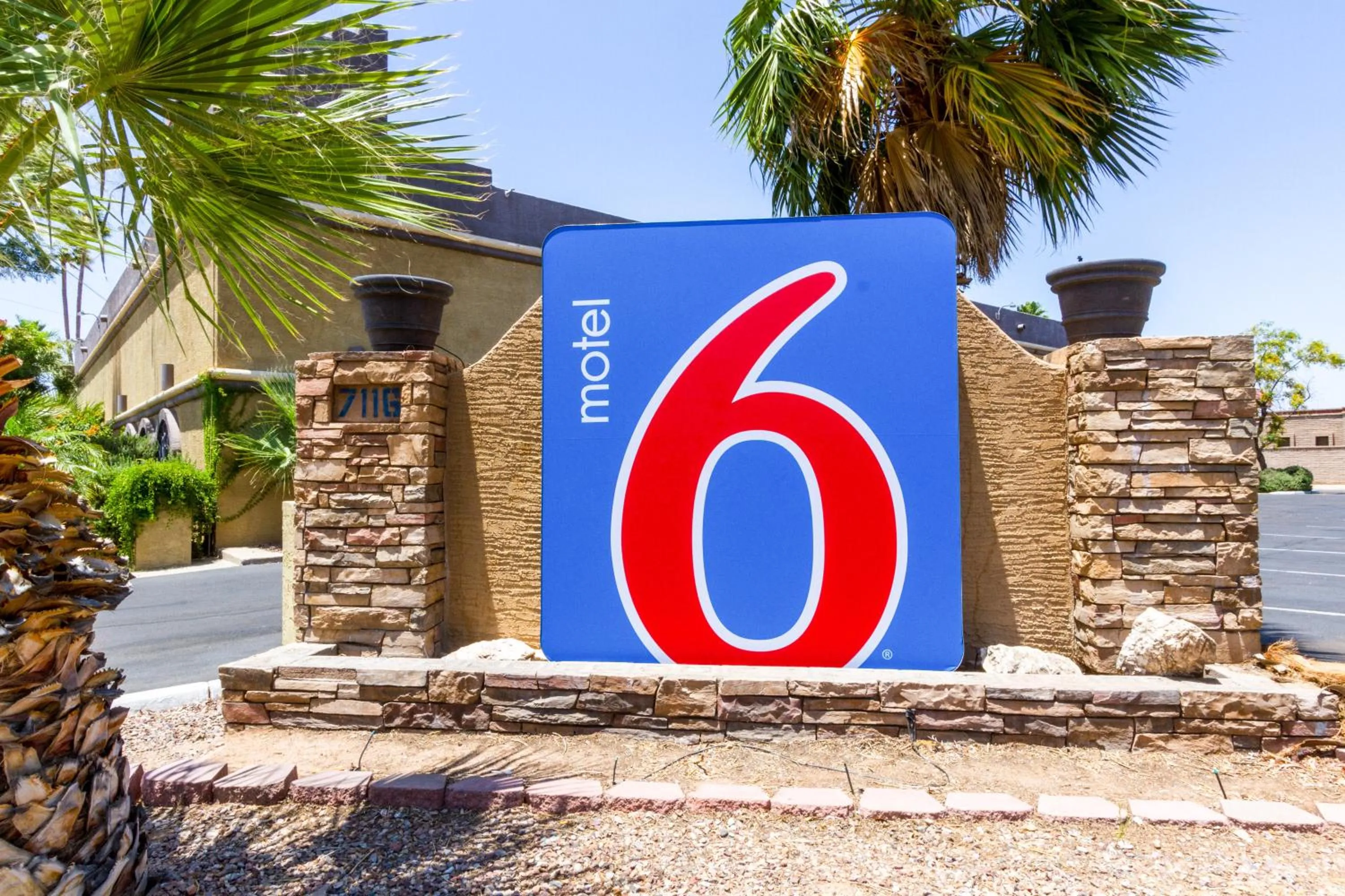 Facade/entrance in Motel 6 Glendale Phoenix