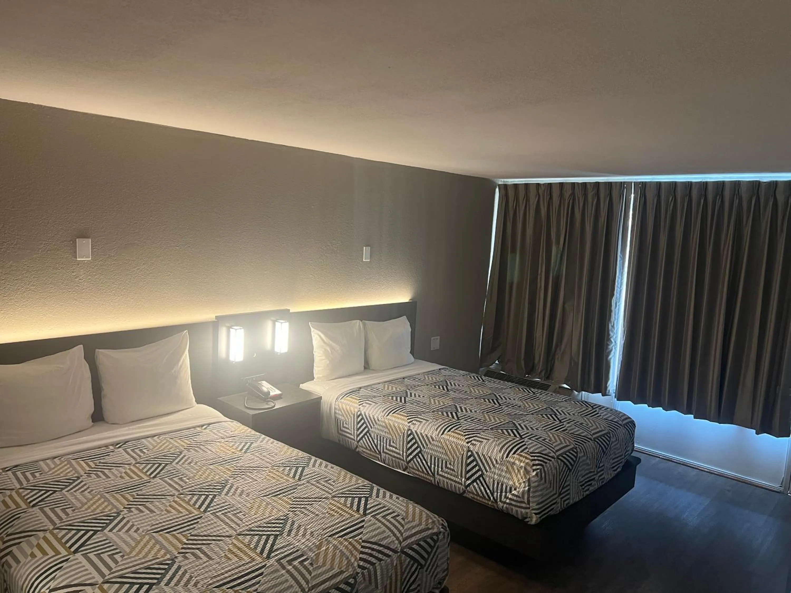 Bed in Motel 6 Glendale Phoenix