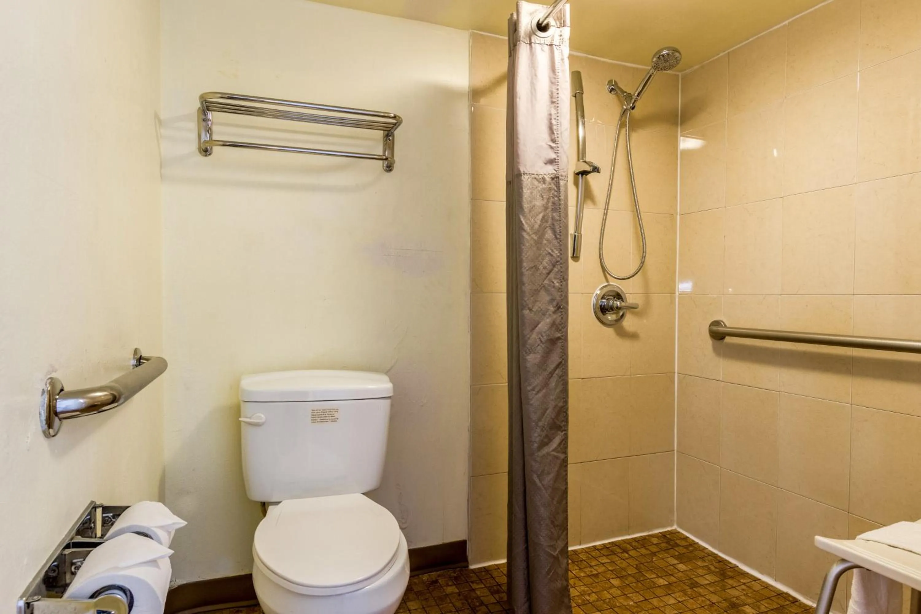 Bathroom in Motel 6 Glendale Phoenix