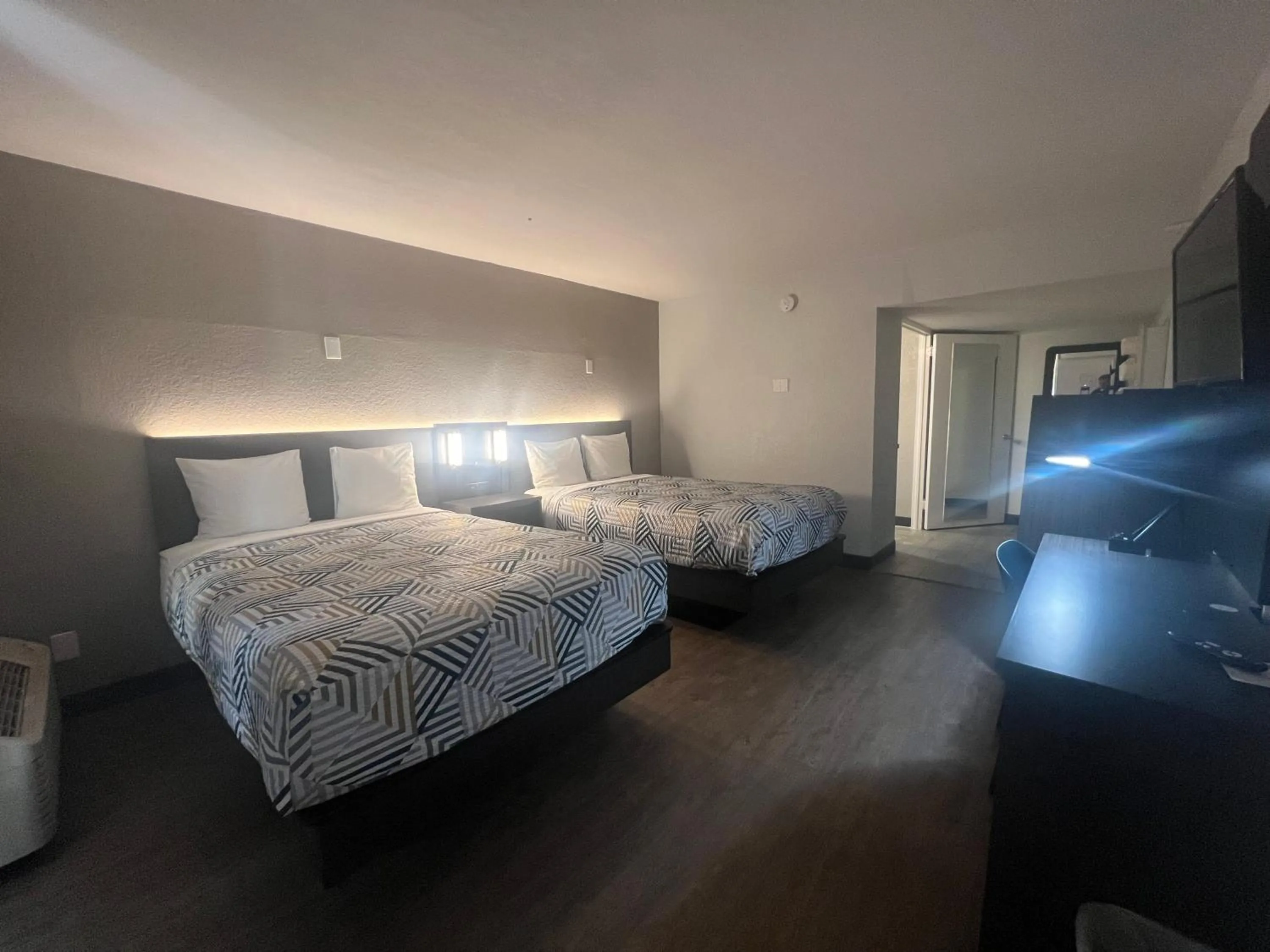 Bed in Motel 6 Glendale Phoenix