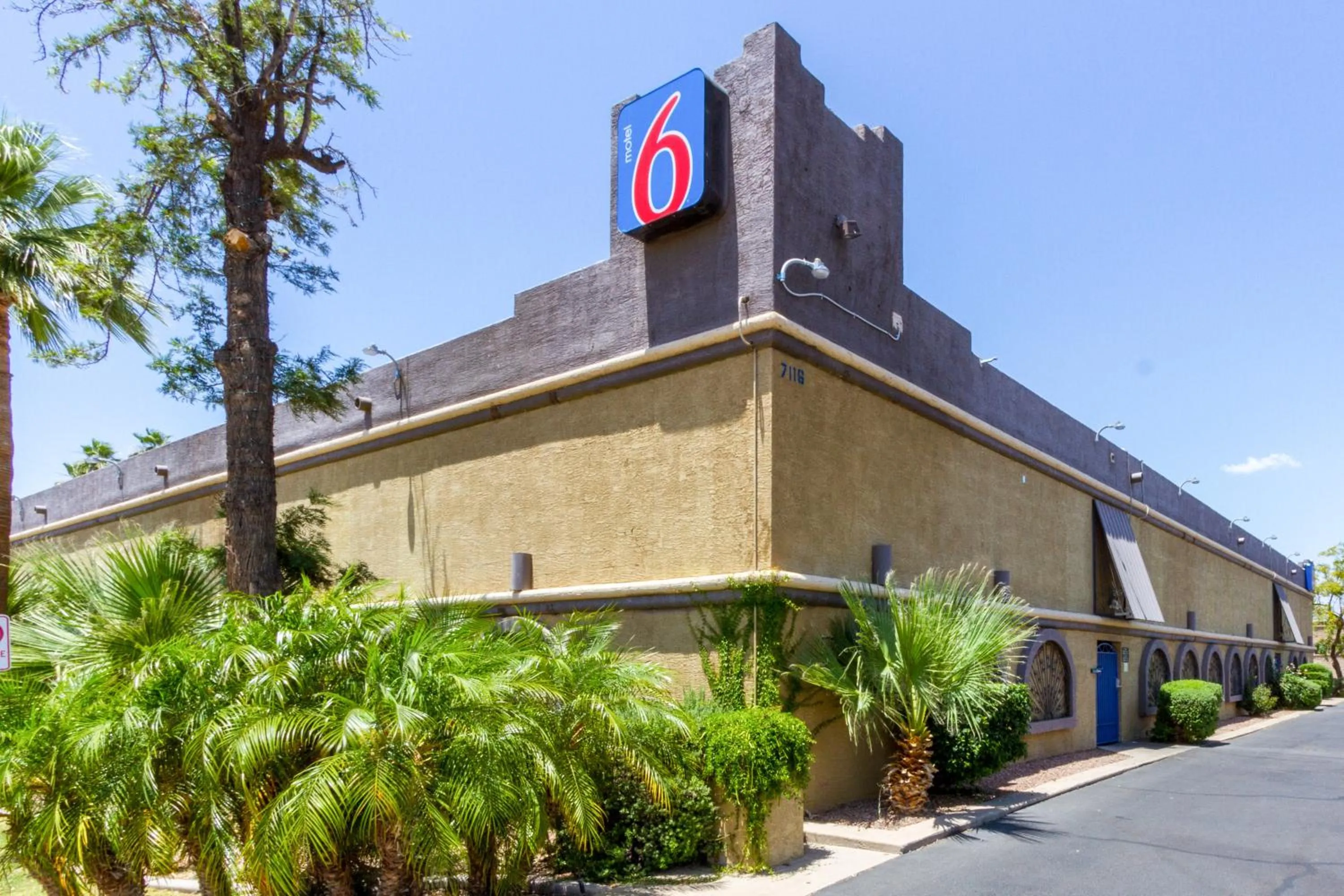 Facade/entrance in Motel 6 Glendale Phoenix