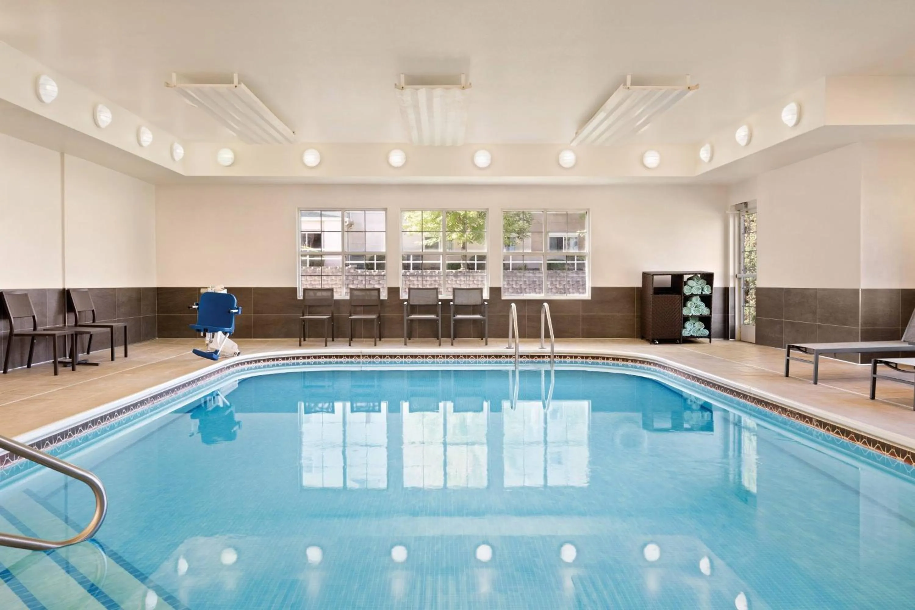 Swimming pool in Residence Inn Scranton
