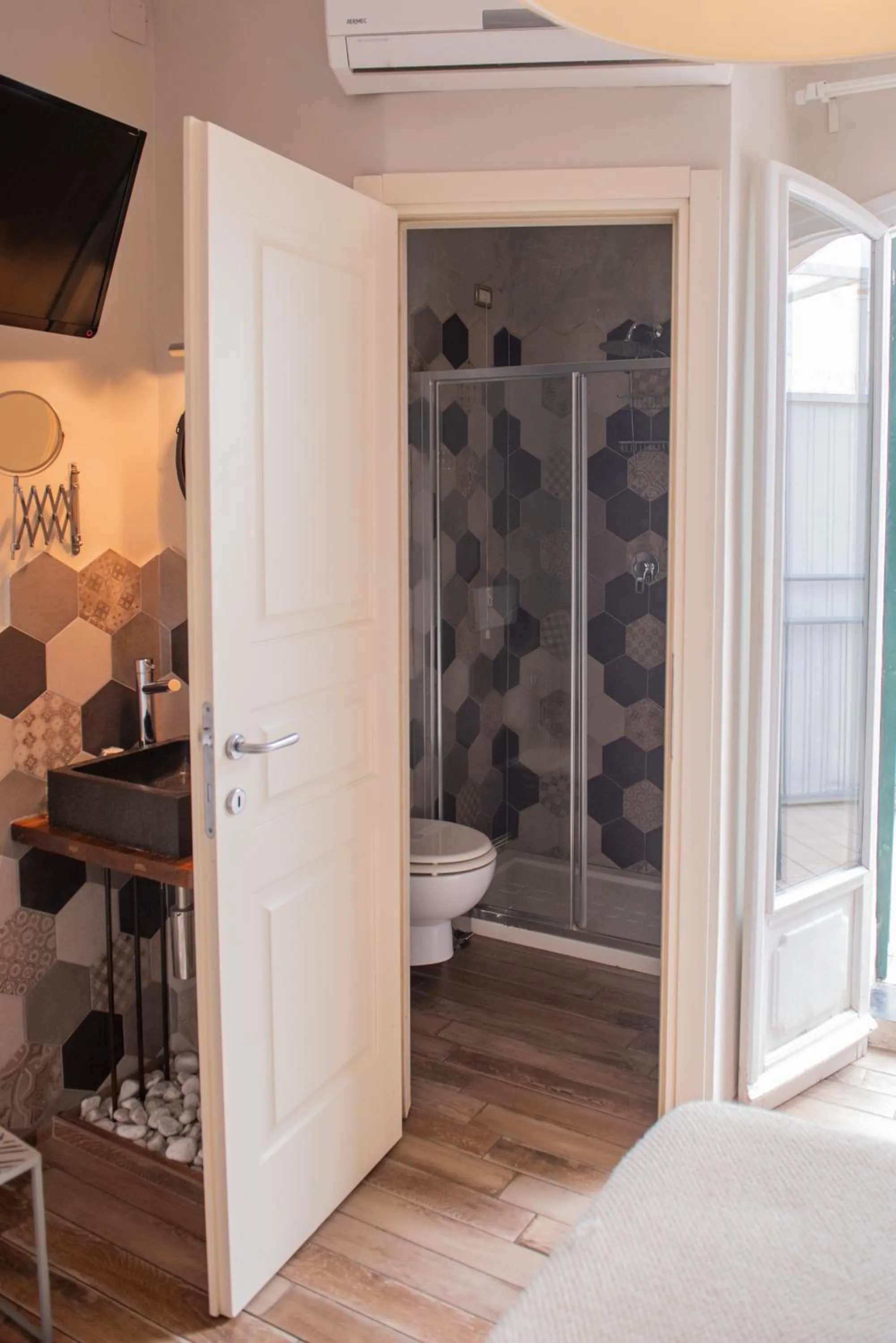 Bathroom in Fra Diavolo