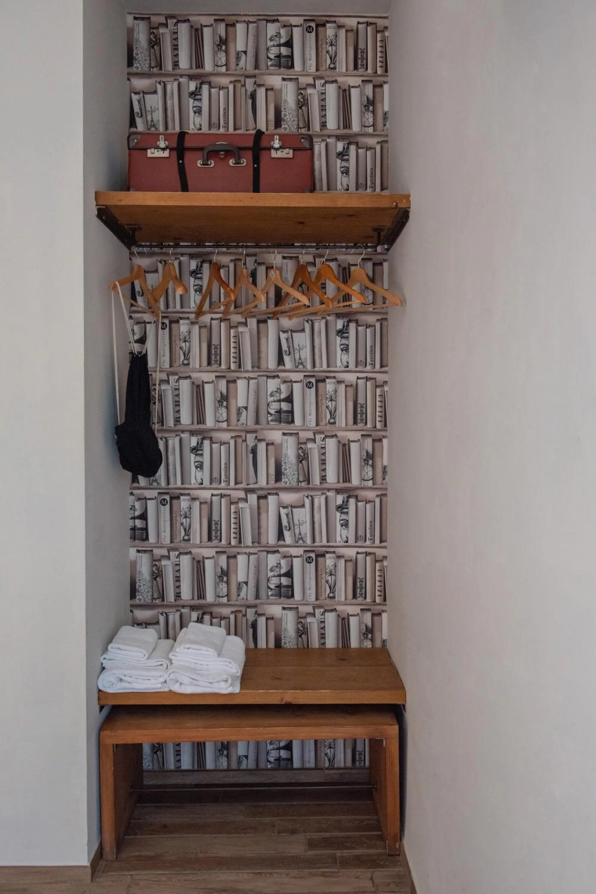 wardrobe in Fra Diavolo