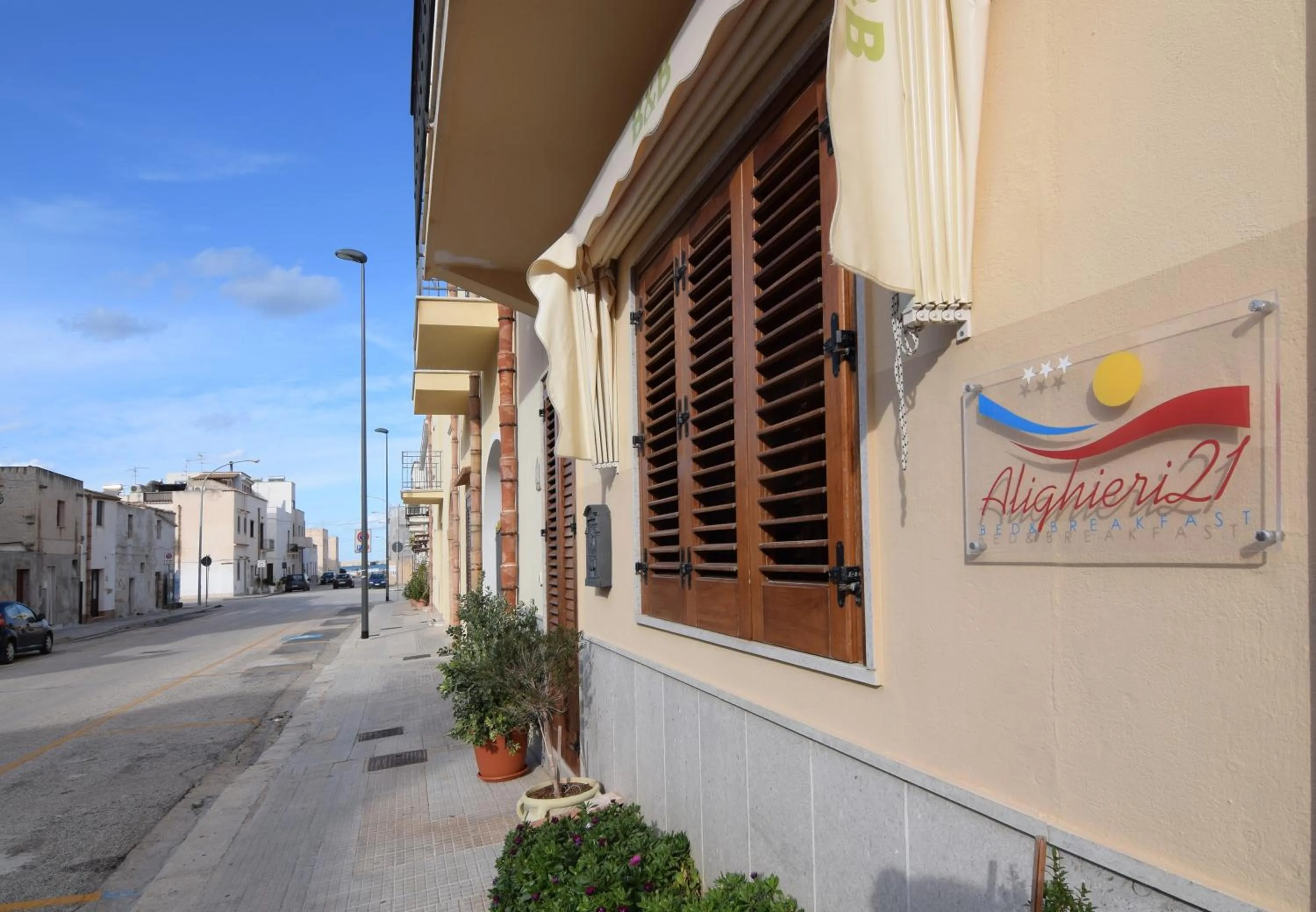 Facade/entrance in B&B Alighieri 21