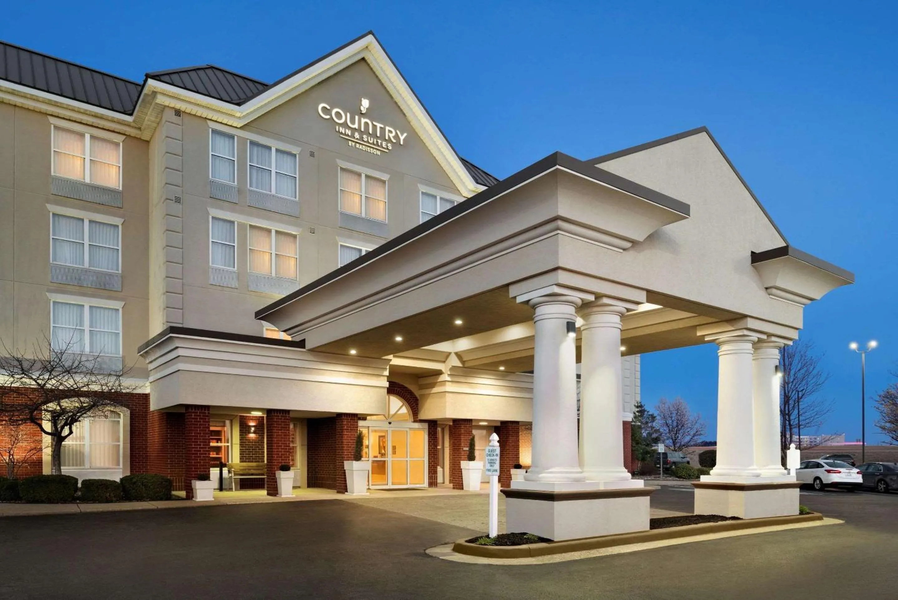 Property building in Country Inn & Suites by Radisson, Evansville, IN