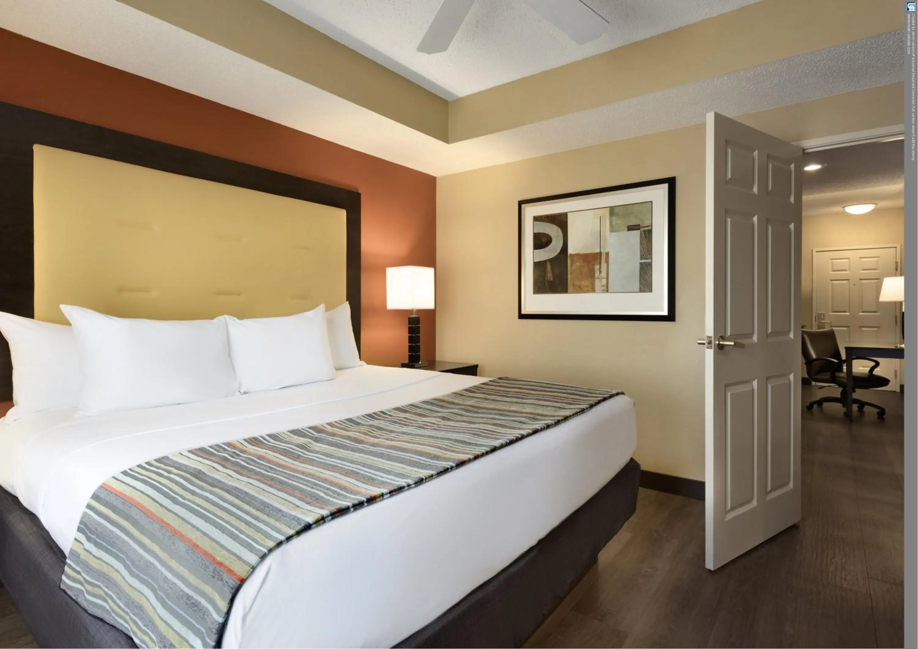 Bedroom in Country Inn & Suites by Radisson, Evansville, IN
