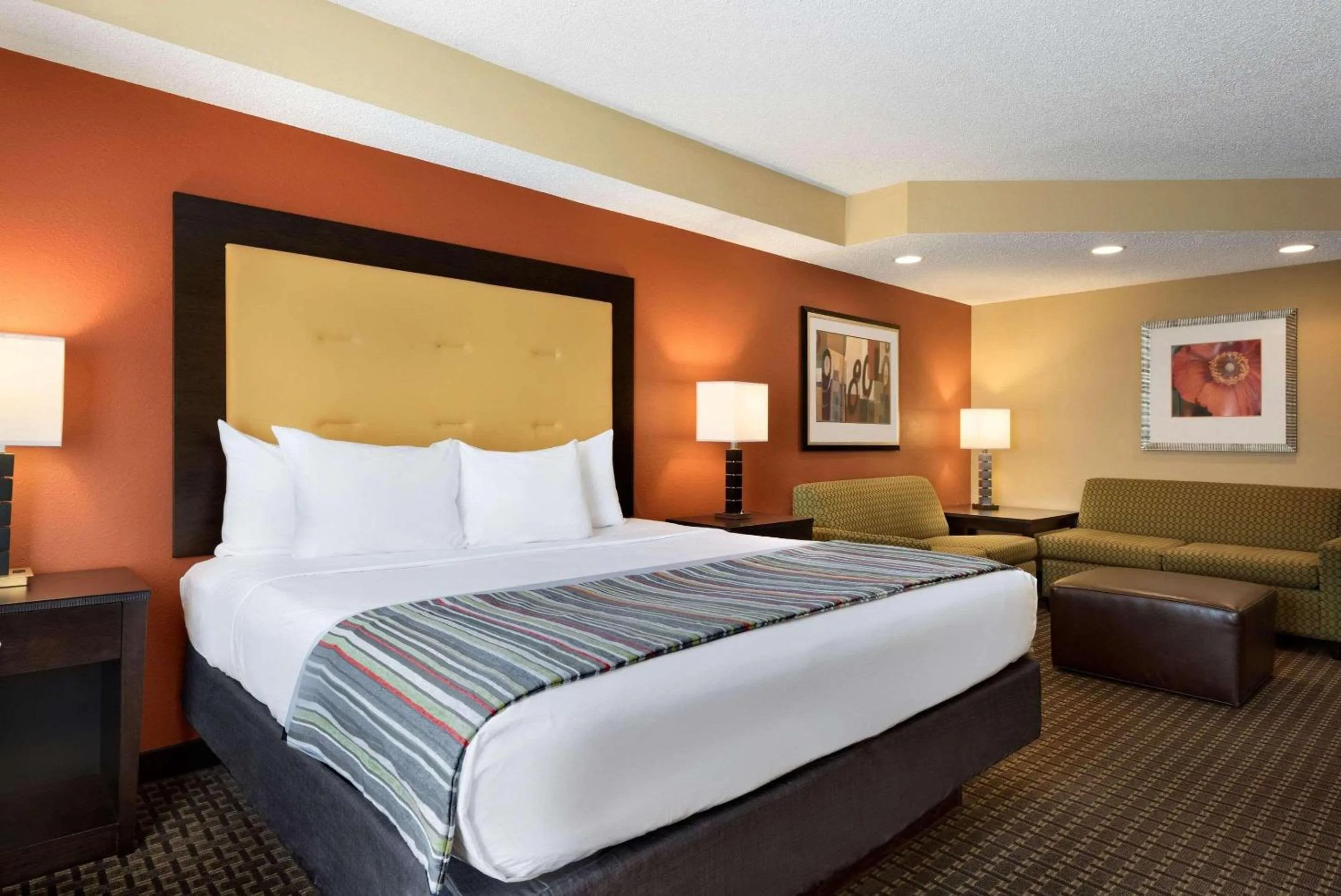 Bedroom in Country Inn & Suites by Radisson, Evansville, IN
