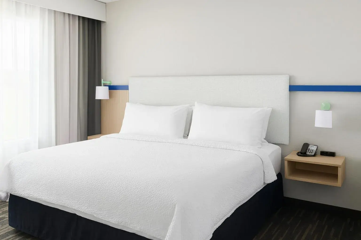 One-Bedroom King Suitewith Tub - Communications and Mobility Accessible in Garner Hotel Evansville East by IHG One-Bedroom King Suitewith Tub - Communications and Mobility Accessible in Garner Hotel Evansville East by IHG