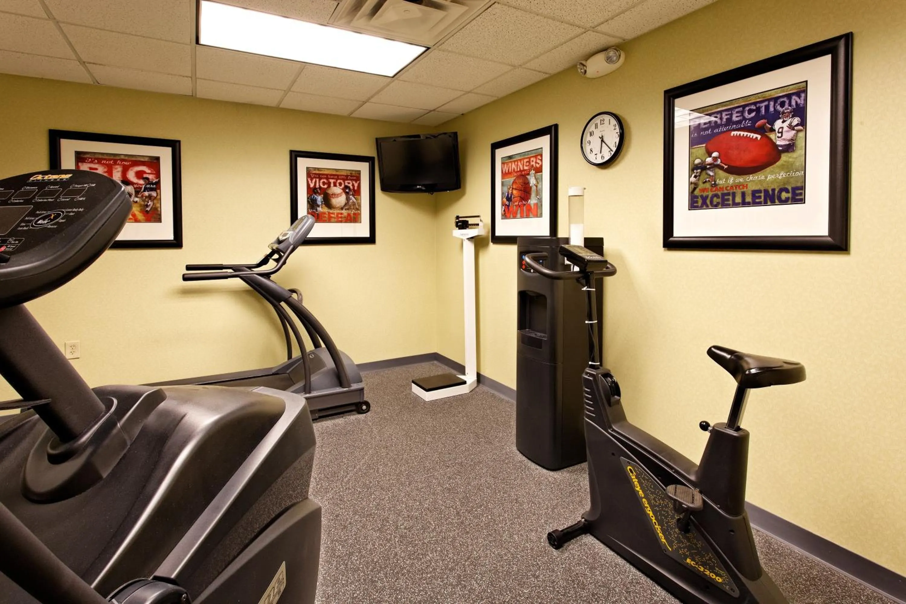 Fitness centre/facilities in Country Inn & Suites by Radisson, Evansville, IN
