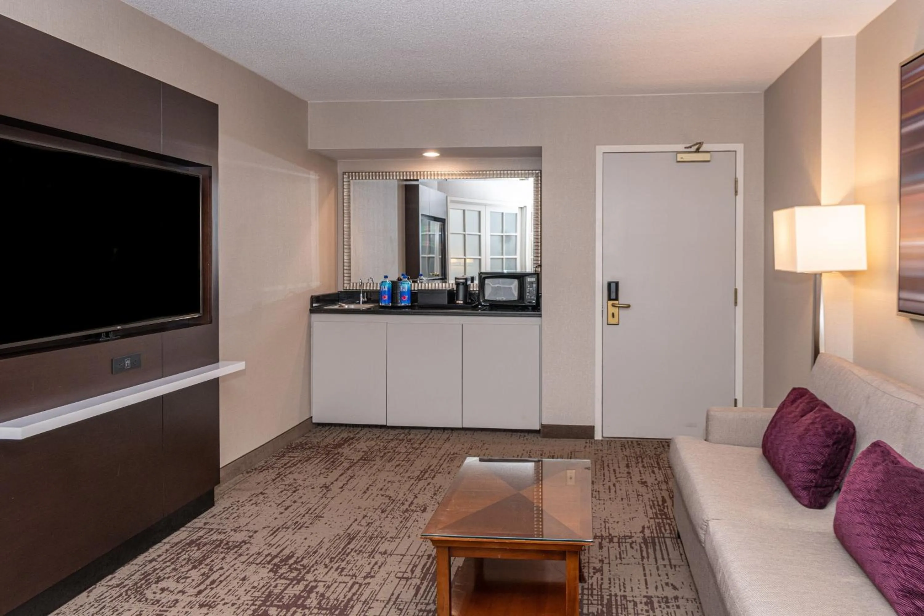 Living room in Chicago Marriott Suites Deerfield