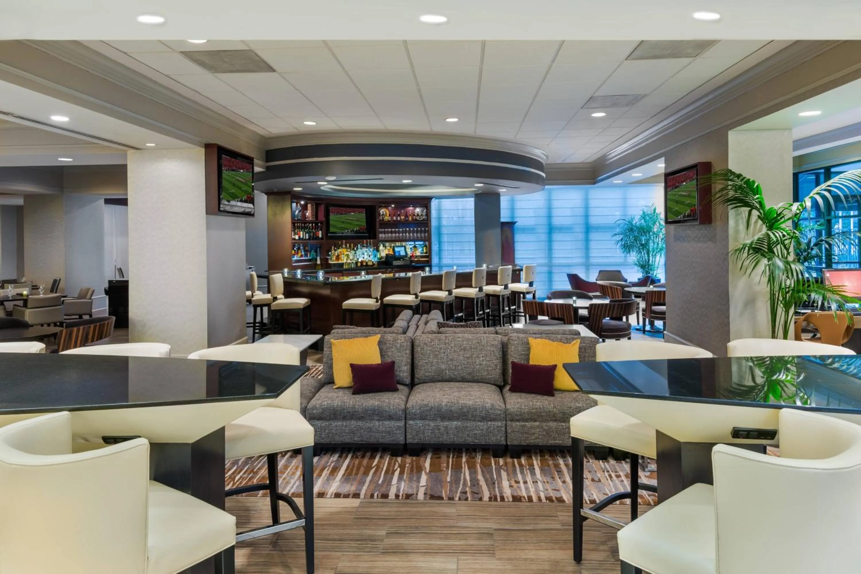 Lobby or reception in Chicago Marriott Suites Deerfield