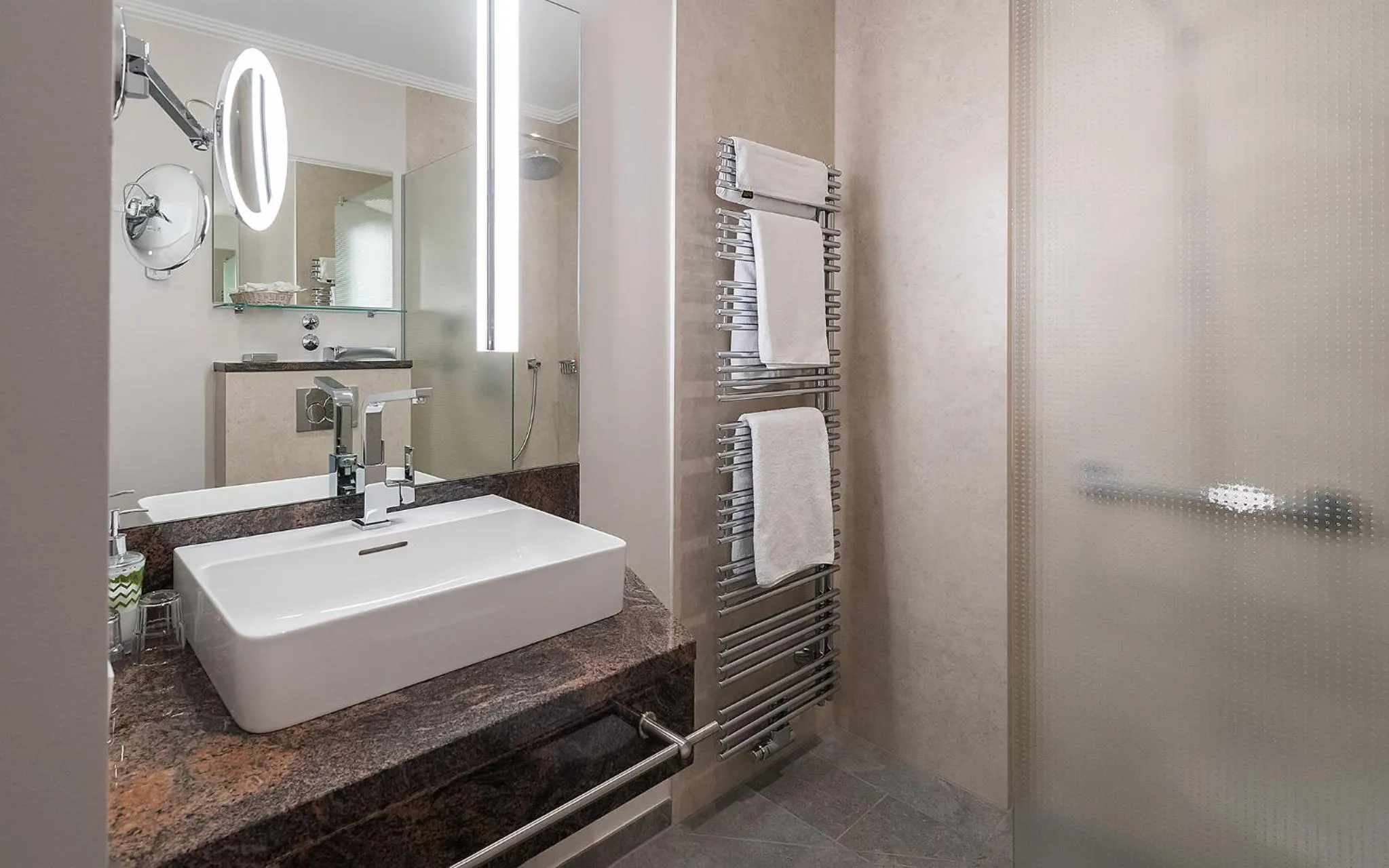 Bathroom in RomanticHOTEL Goldener Karpfen