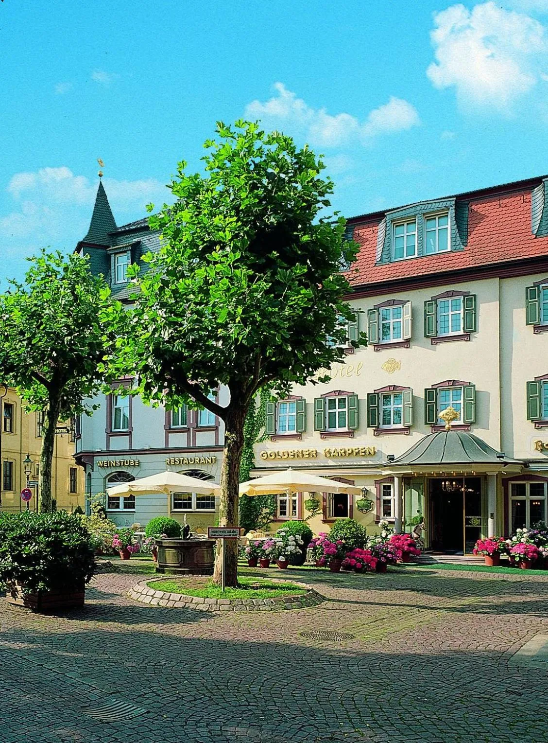 Facade/entrance in RomanticHOTEL Goldener Karpfen