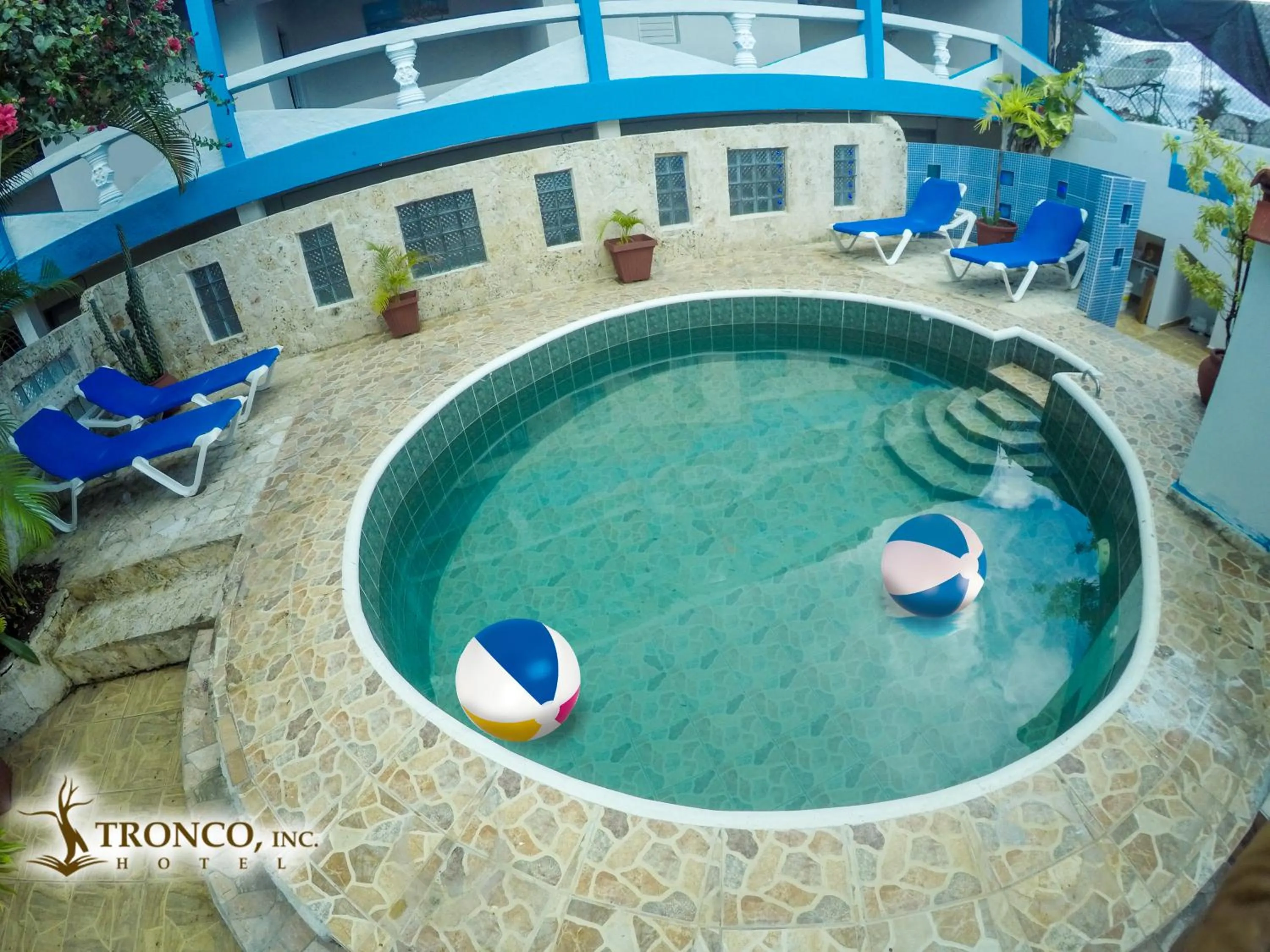 Swimming pool in Hotel El Tronco Inc