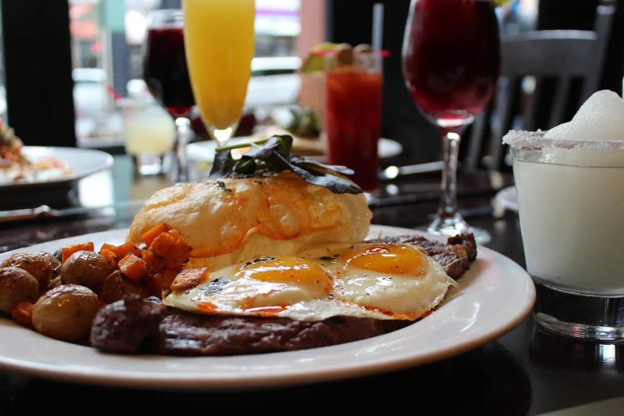 Restaurant/places to eat in Hotel El Tronco Inc