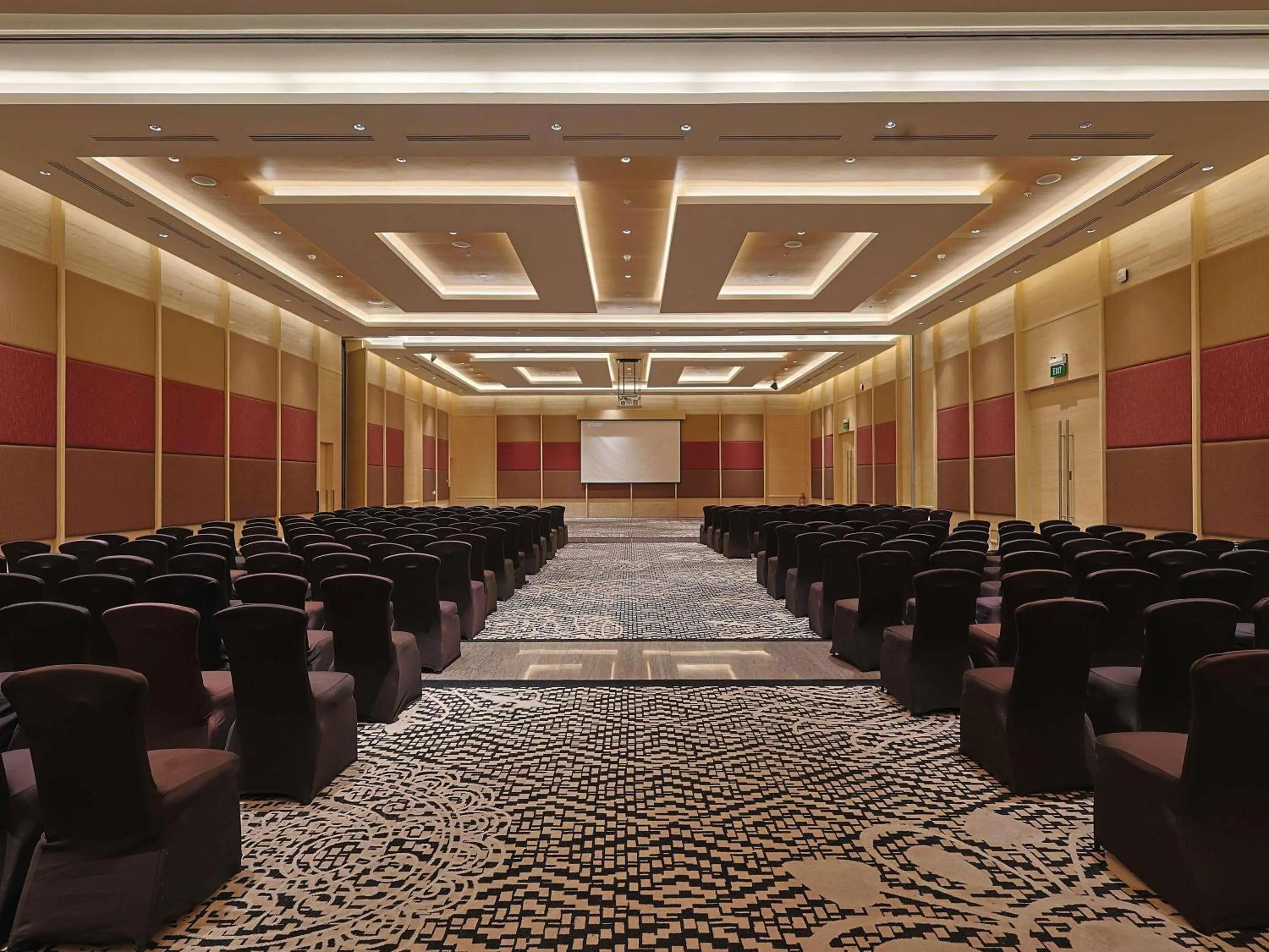 Meeting/conference room in Novotel Hyderabad Airport