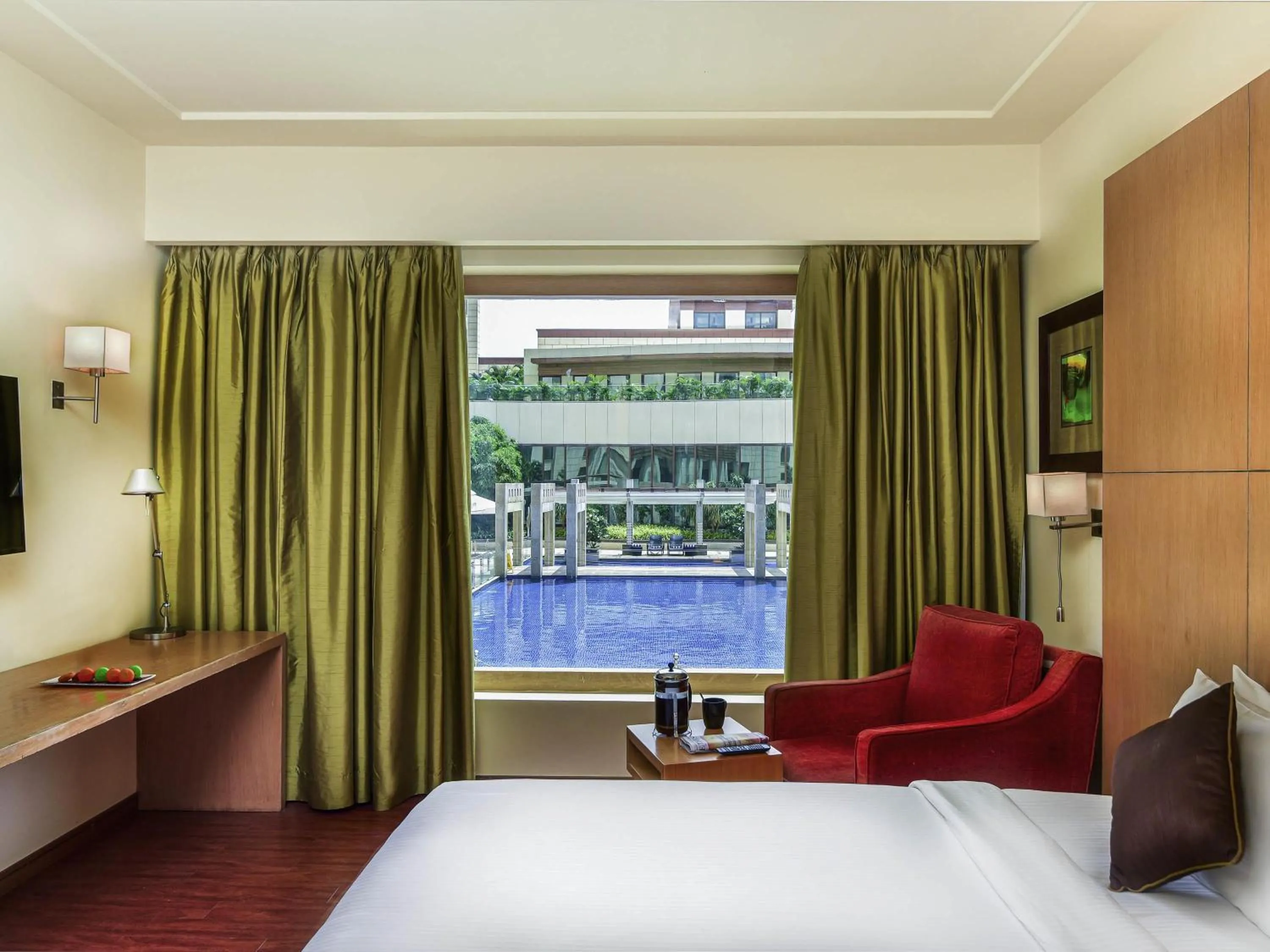 Business facilities, Bed in Novotel Hyderabad Airport