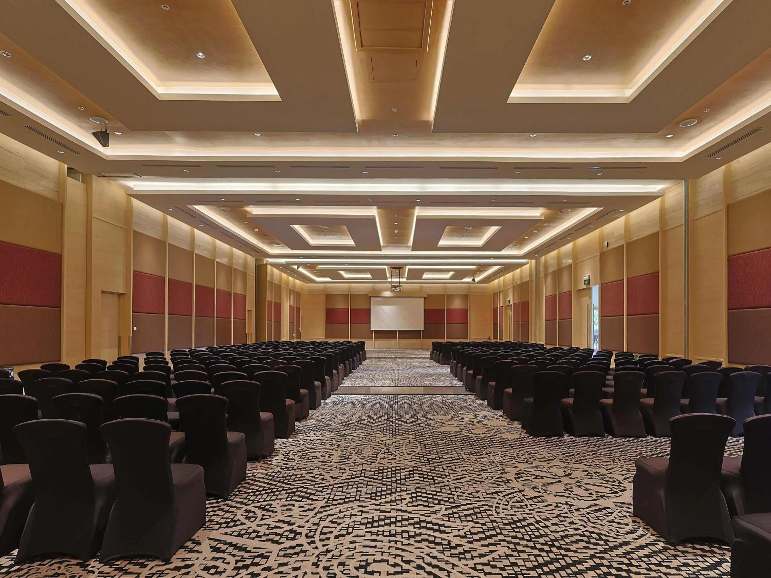 Meeting/conference room in Novotel Hyderabad Airport