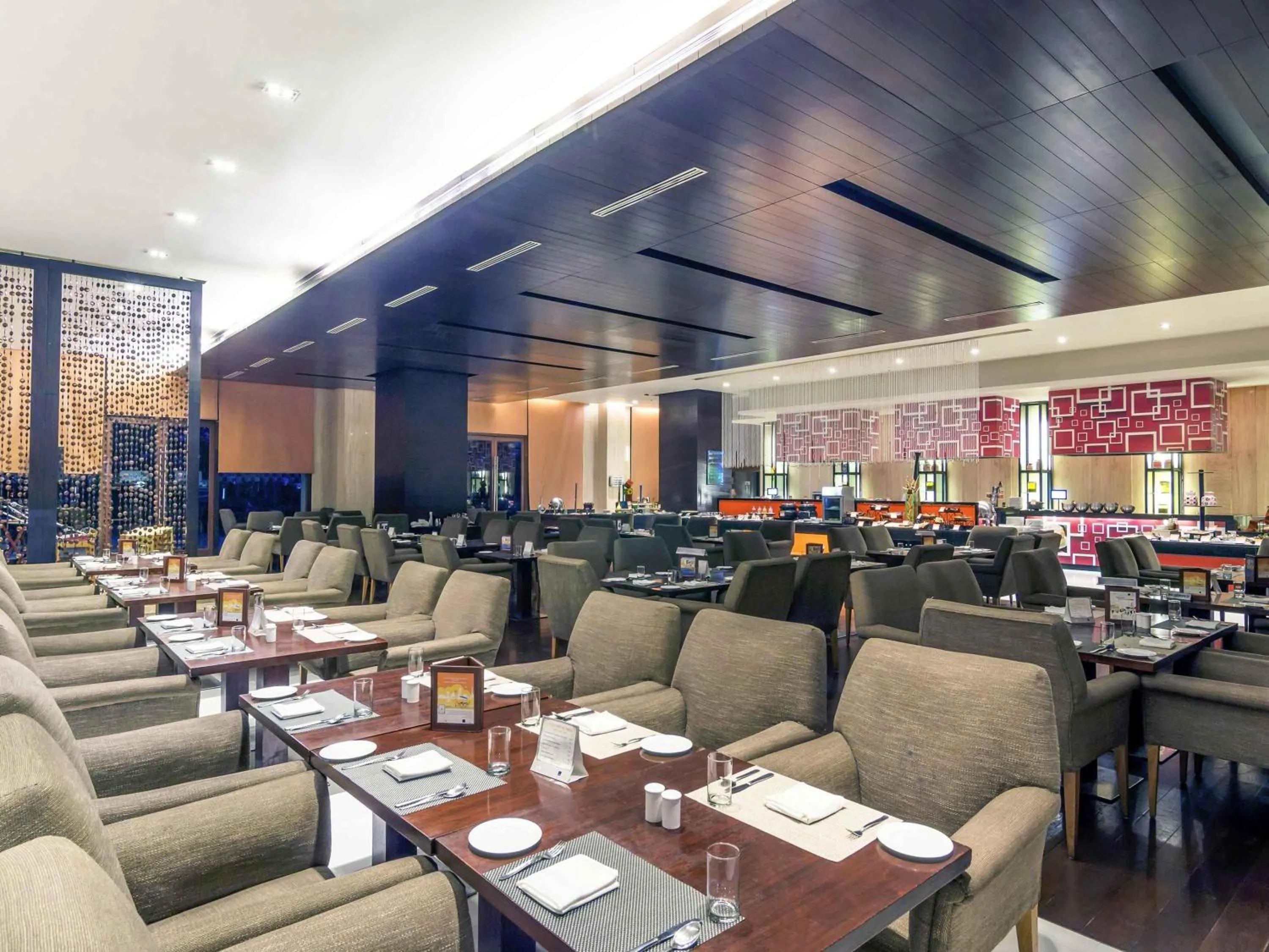 Restaurant/places to eat in Novotel Hyderabad Airport