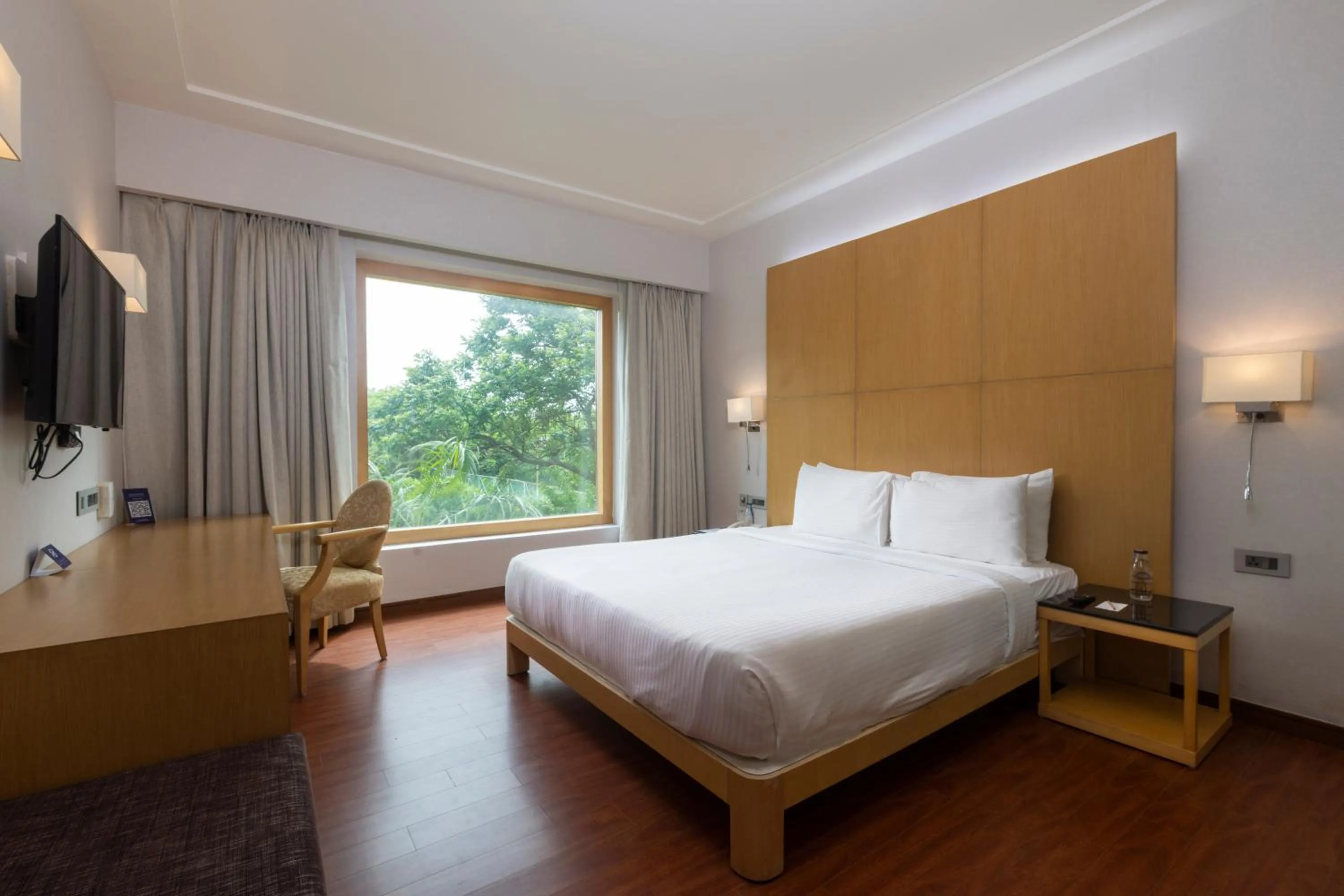 Photo of the whole room, Bed in Novotel Hyderabad Airport