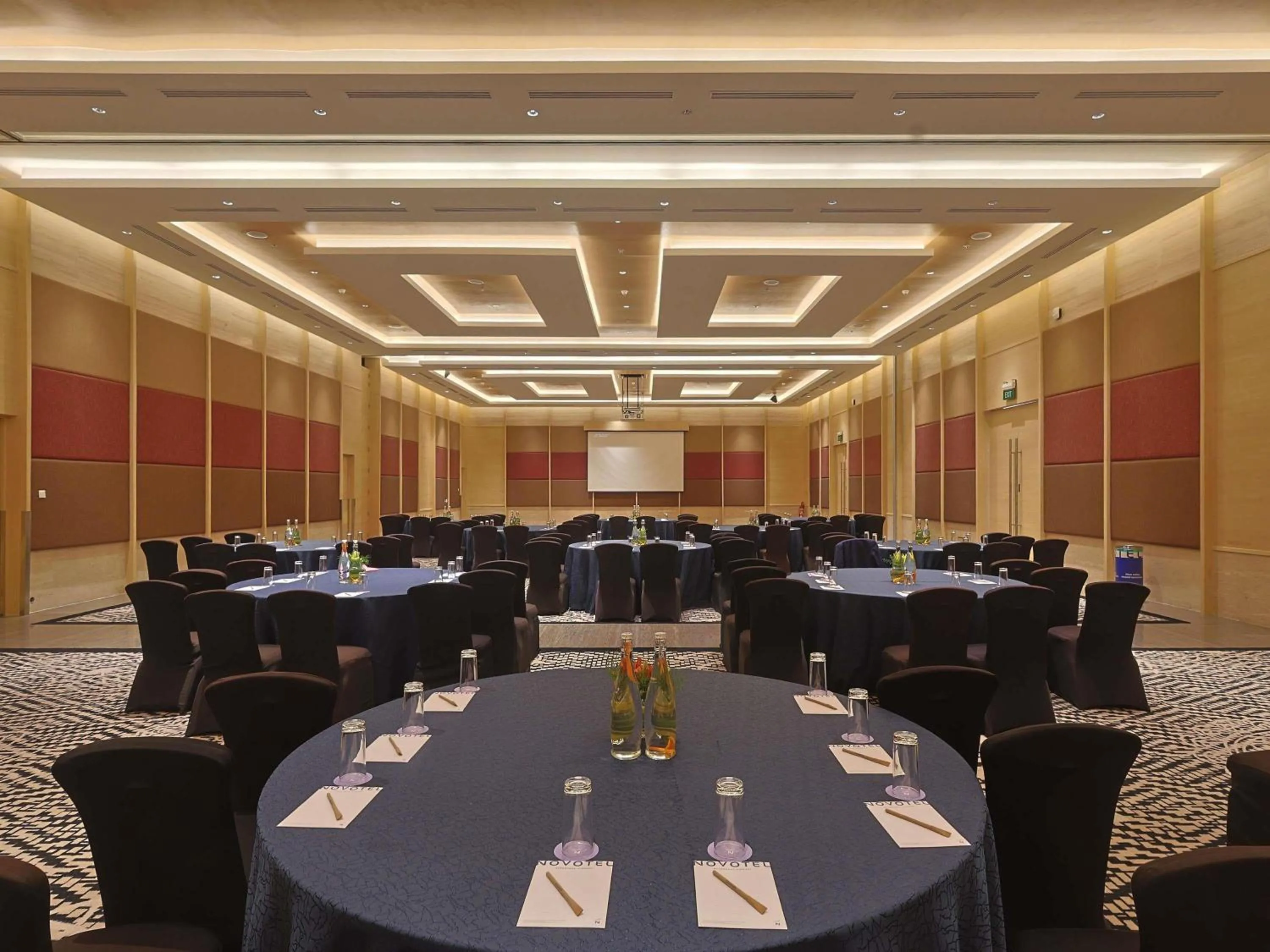 Meeting/conference room in Novotel Hyderabad Airport