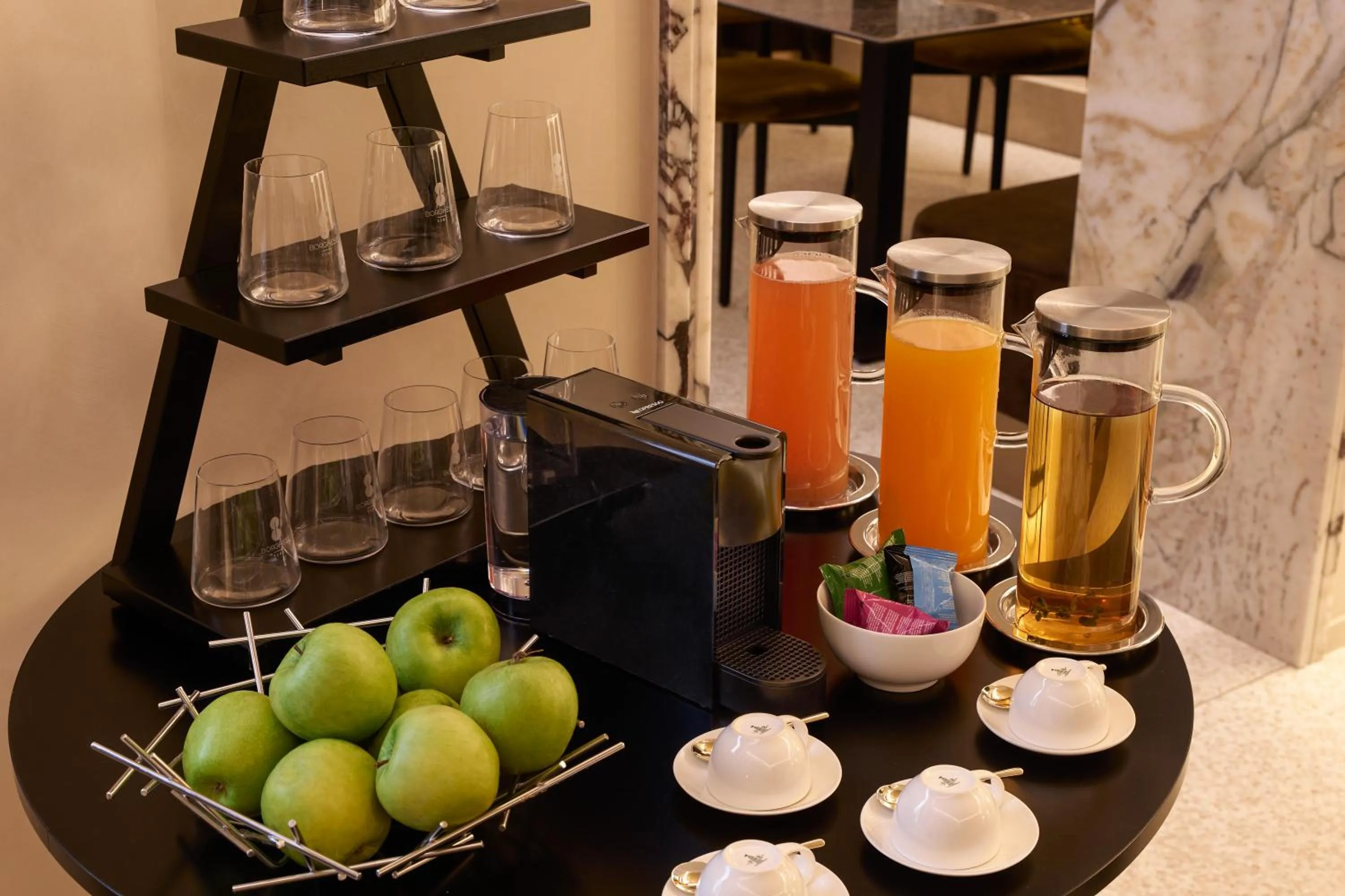 Breakfast in Borghese Contemporary Hotel