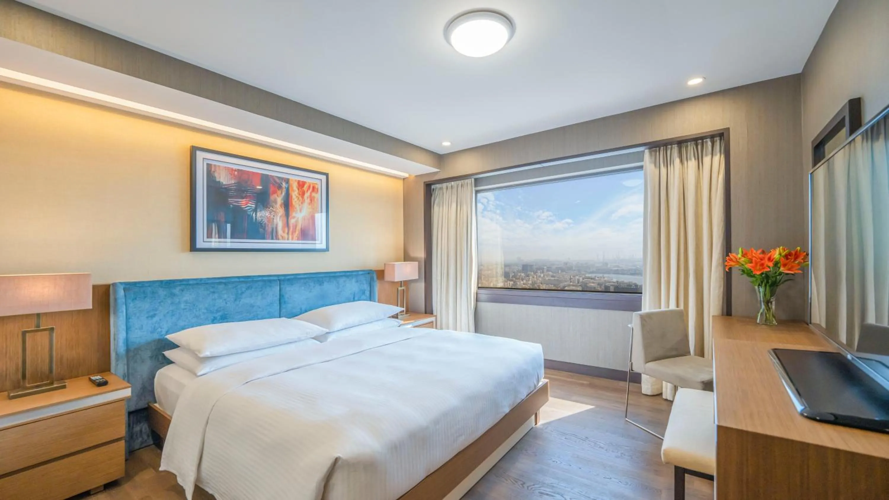 Bed in Hyatt Regency Galleria Residence Dubai