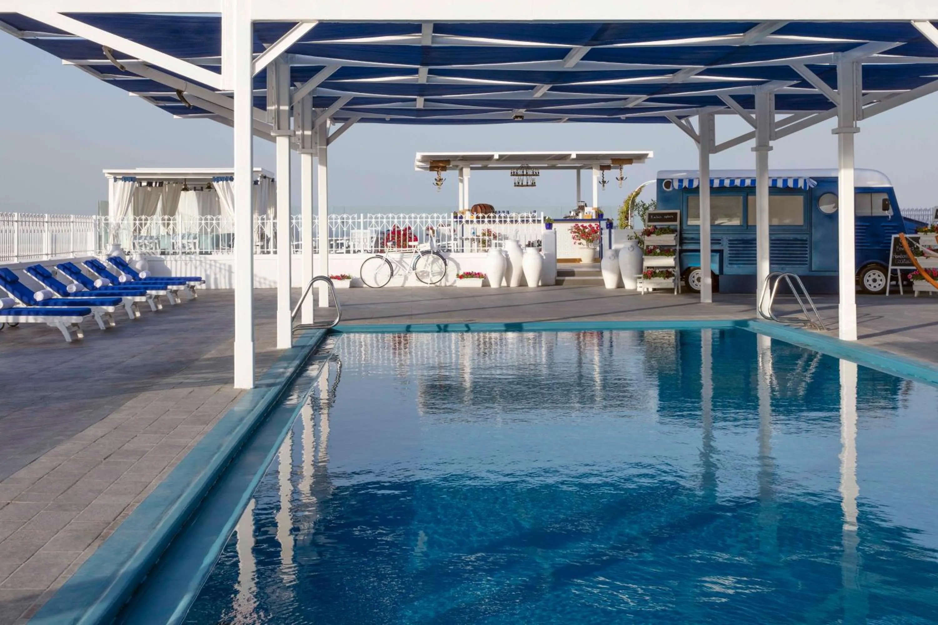 Swimming pool in Hyatt Regency Galleria Residence Dubai