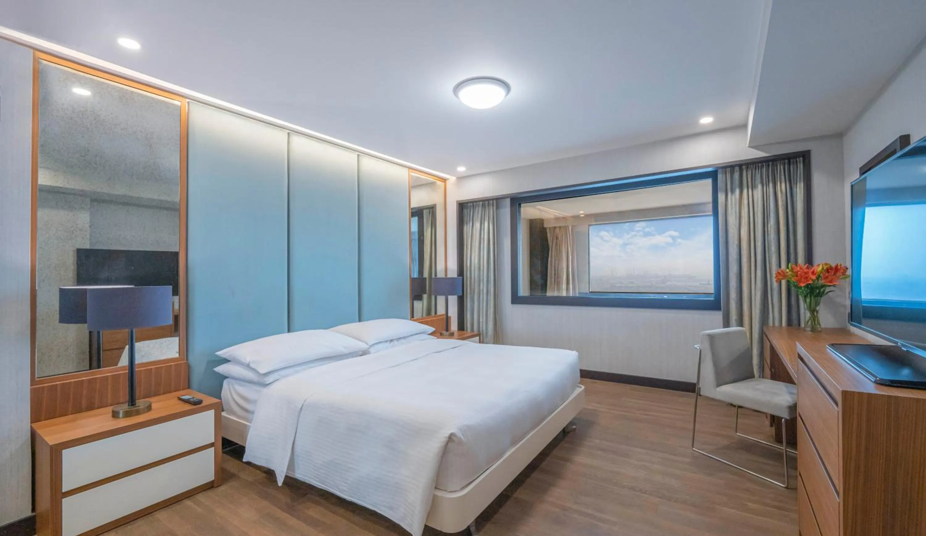 Bed in Hyatt Regency Galleria Residence Dubai