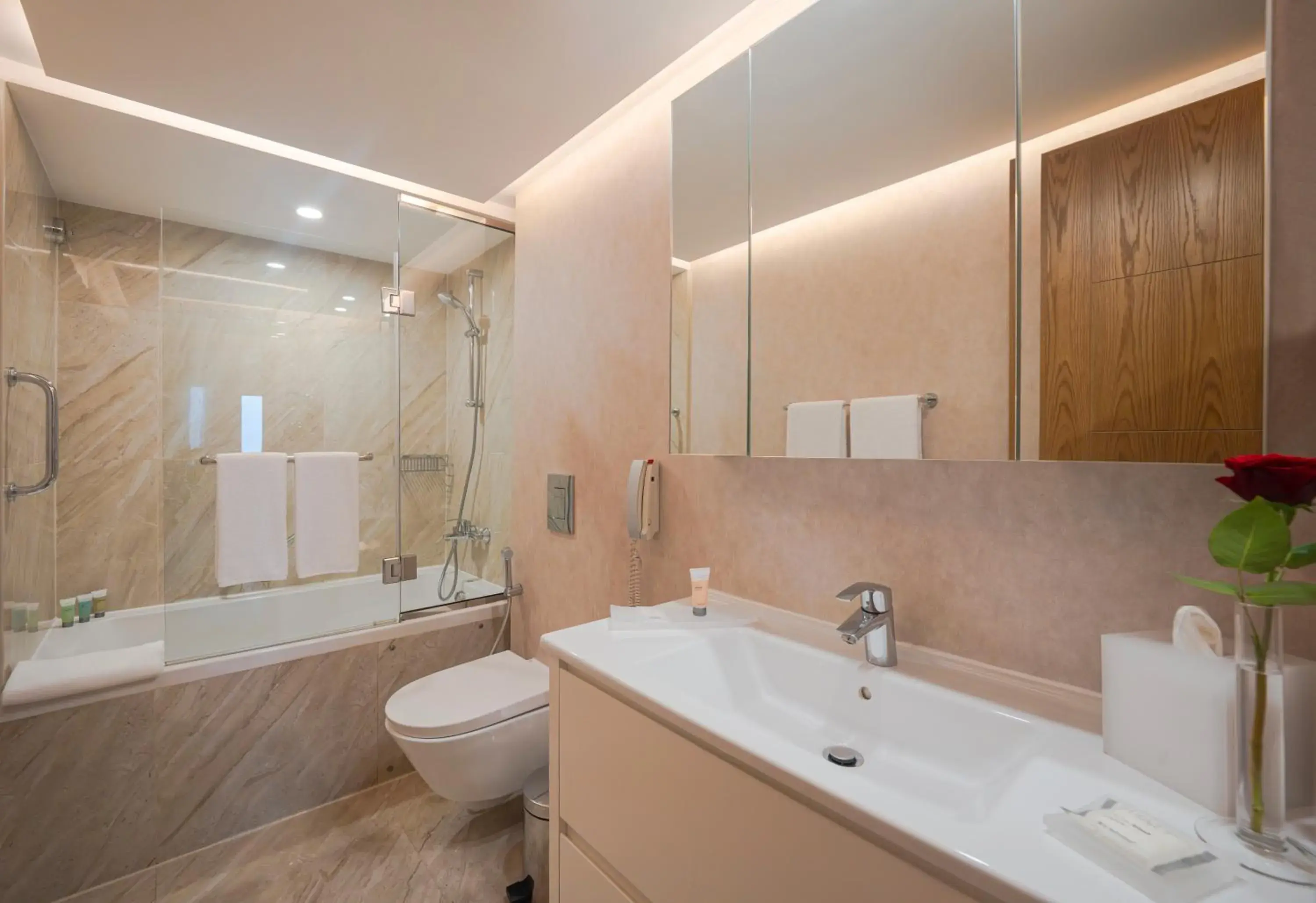 One Bedroom Apartment with Kitchen (10% discount on Spa treatments) in Hyatt Regency Galleria Residence Dubai One Bedroom Apartment with Kitchen (10% discount on Spa treatments) in Hyatt Regency Galleria Residence Dubai