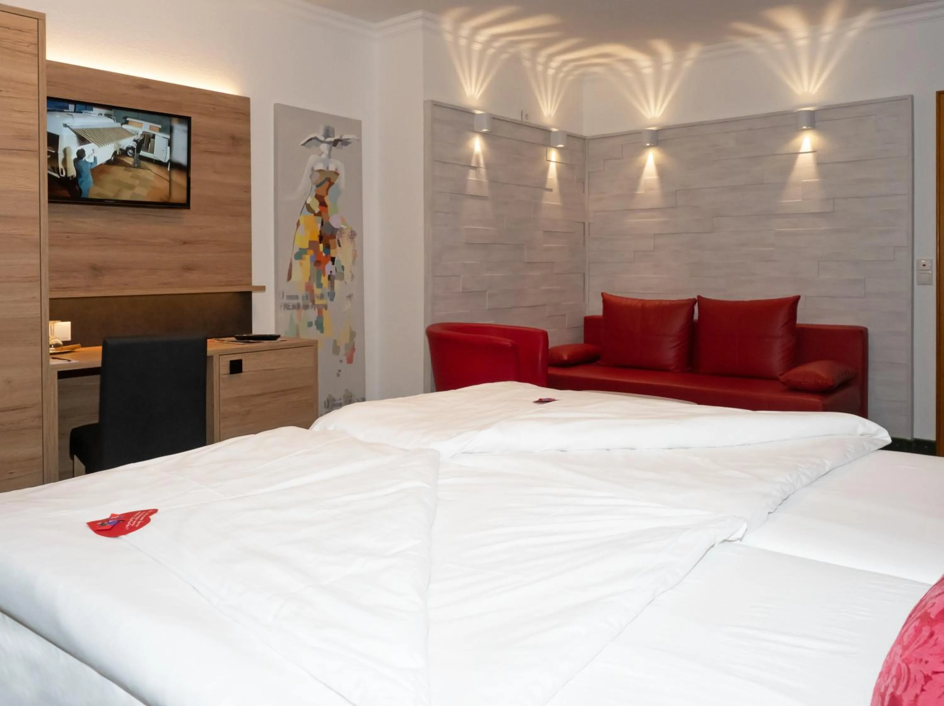 Photo of the whole room, Bed in Hotel St. Georg Garni