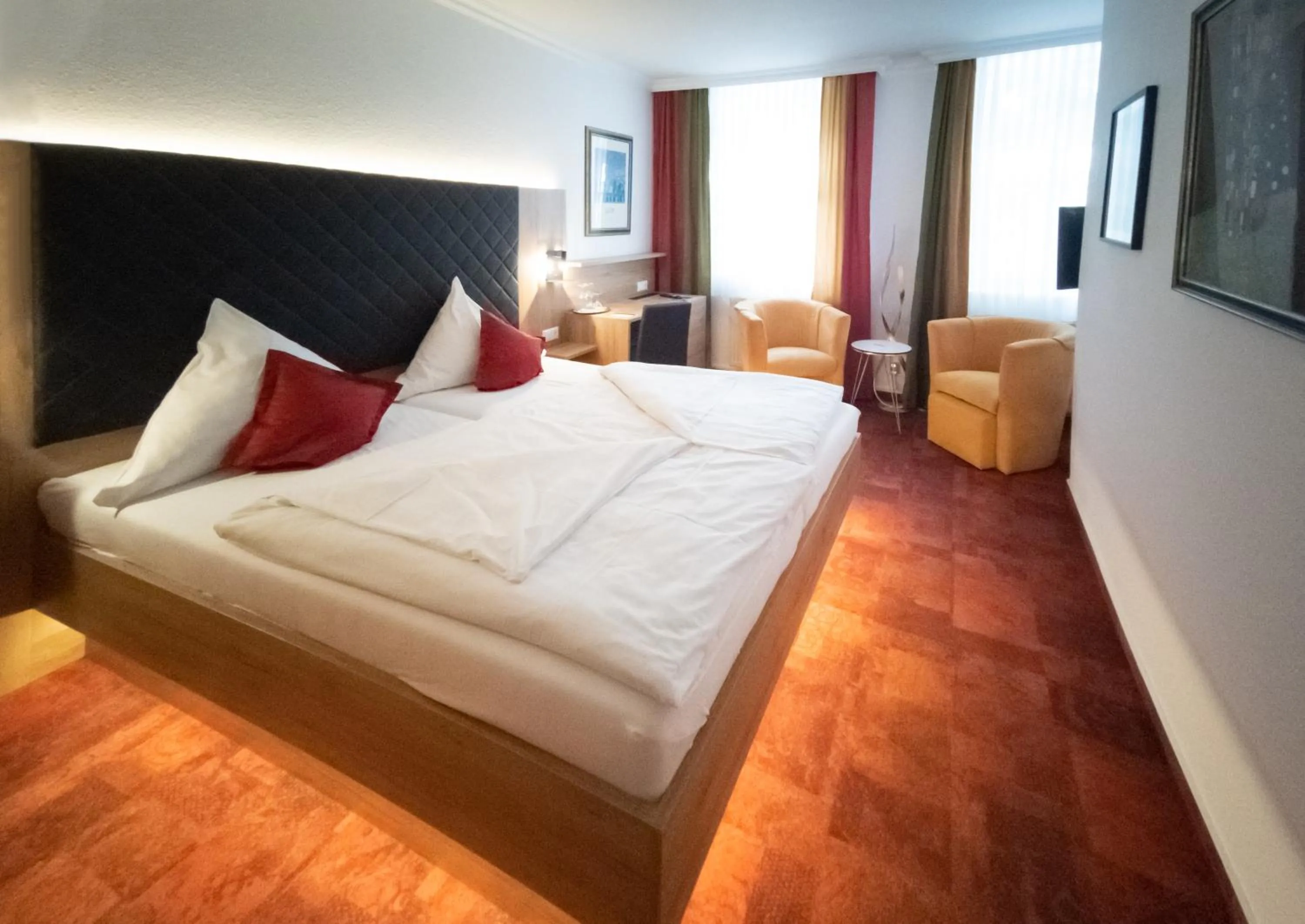 Photo of the whole room, Bed in Hotel St. Georg Garni