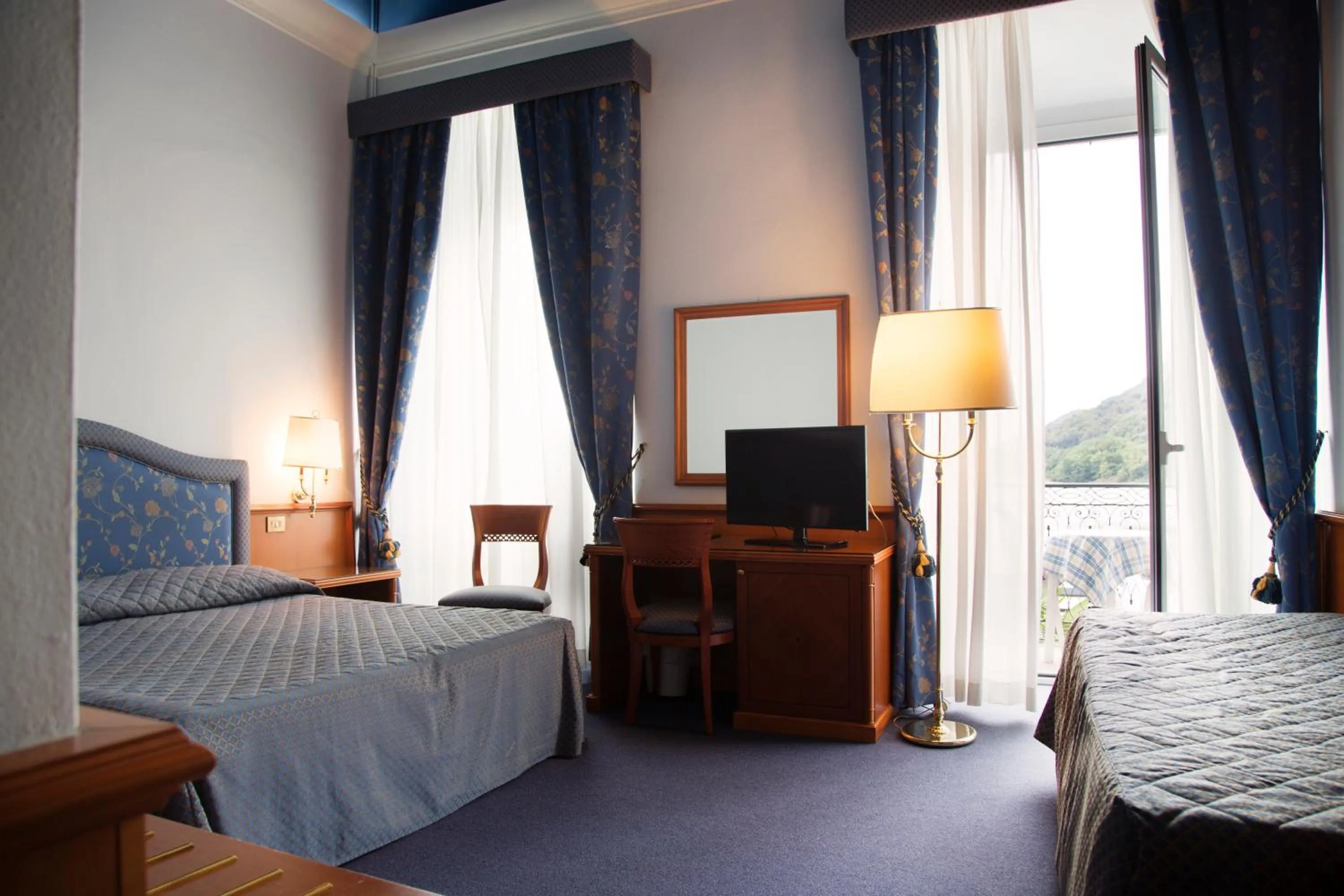 Shower, Bed in Hotel Due Palme