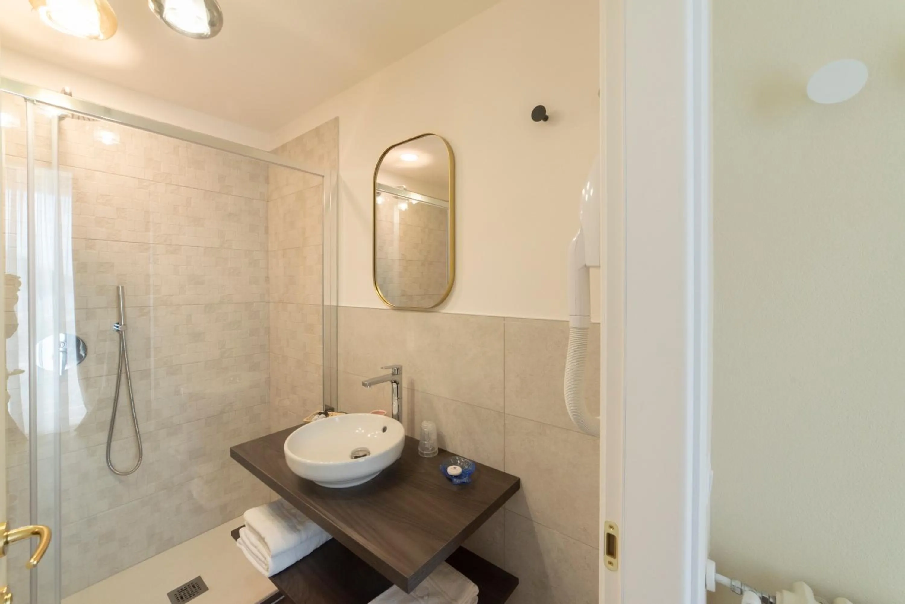 Shower in Hotel Due Palme