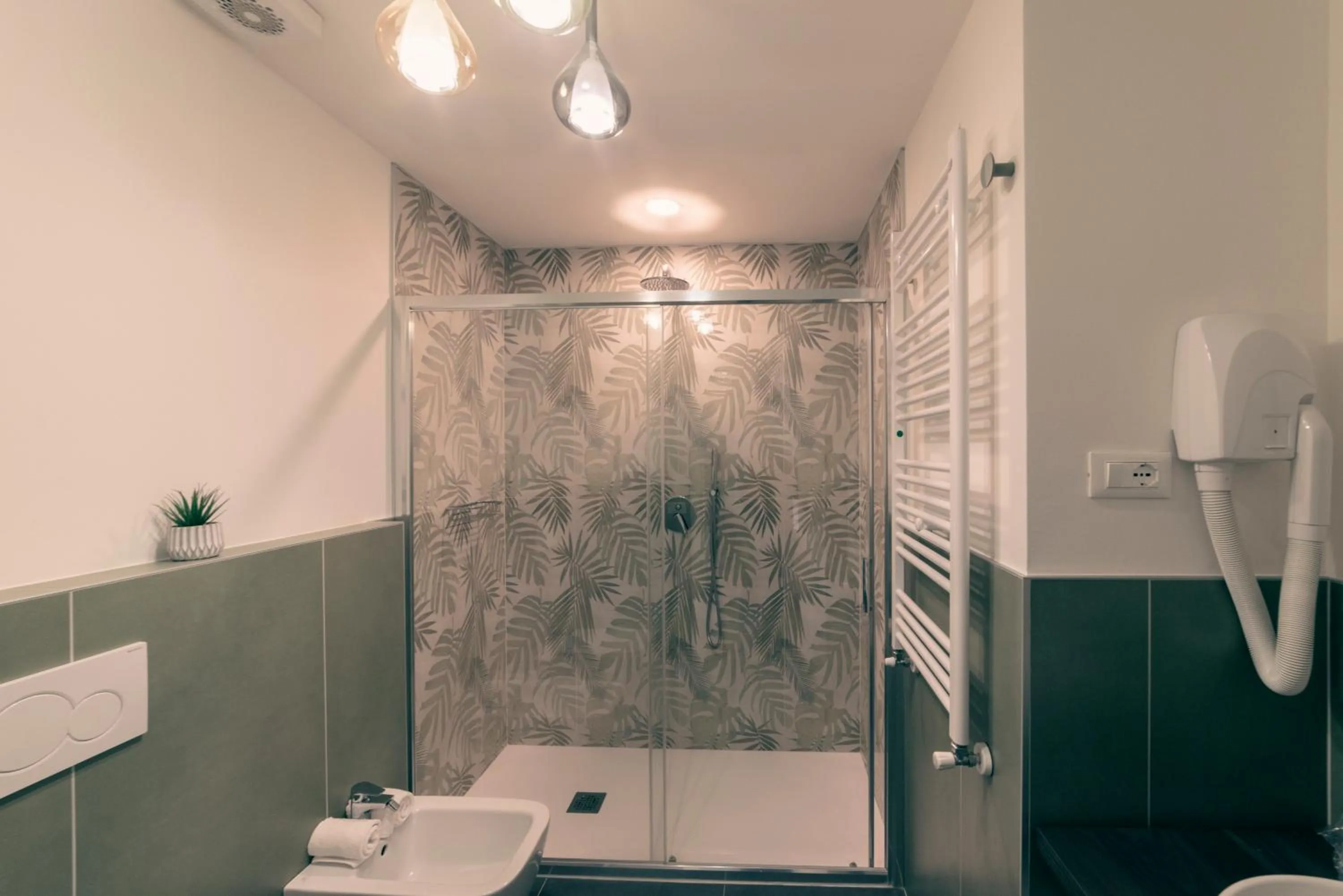 Shower in Hotel Due Palme