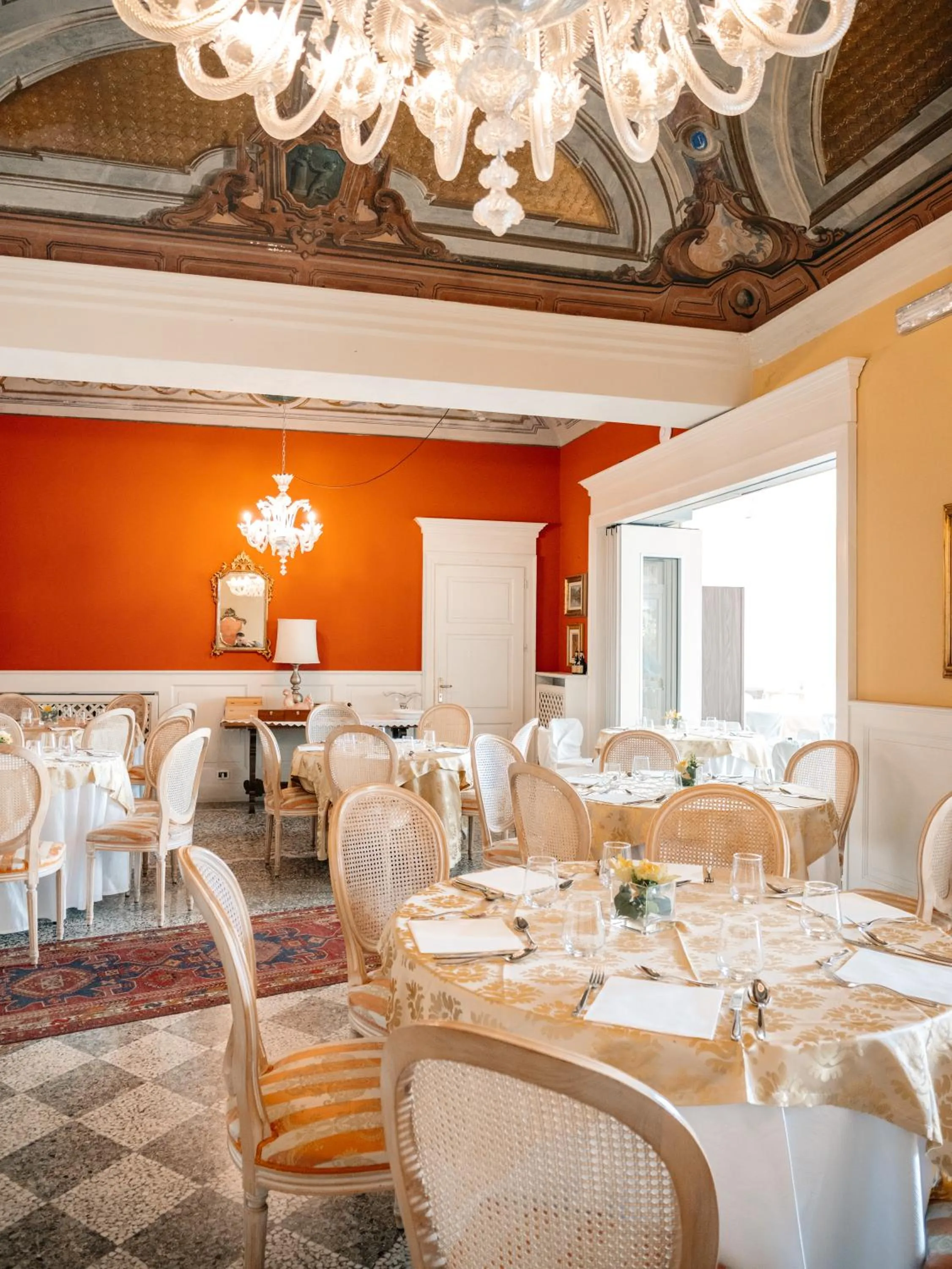 Restaurant/places to eat in Hotel Due Palme